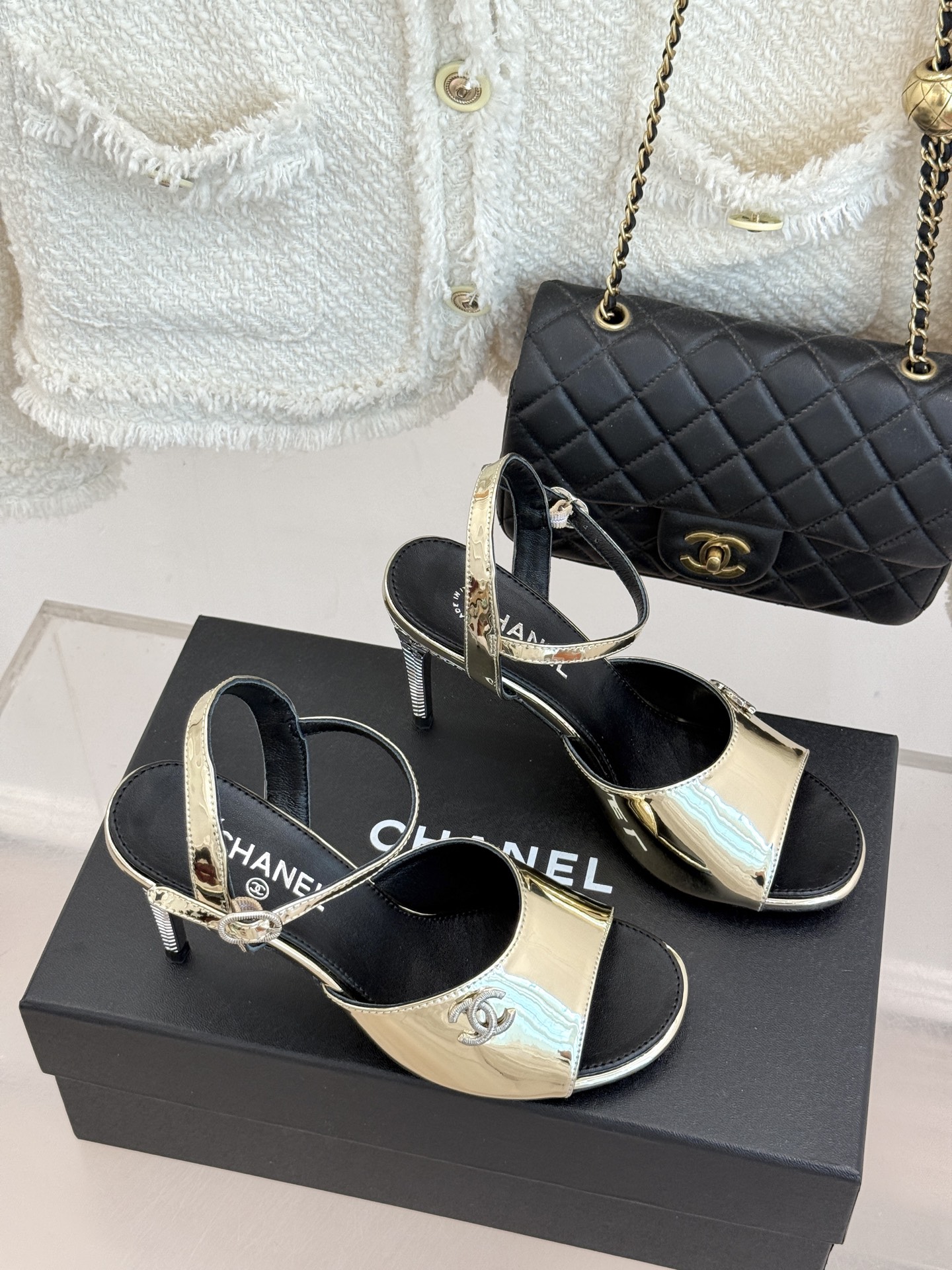 CHANE*|小香26A新品 双C金属跟鱼嘴高跟凉鞋 是夏天必入的绝美凉鞋 露趾设计衬脚型纤细 双C标识点缀鞋面 金属跟 CHANE*|小香26A新品 双C金属跟鱼嘴高跟凉鞋 是夏天必入的绝美凉鞋 露趾设计衬脚型纤细 双C标识点缀鞋面 金属跟