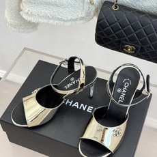 CHANE*|小香26A新品 双C金属跟鱼嘴高跟凉鞋 是夏天必入的绝美凉鞋 露趾设计衬脚型纤细 双C标识点缀鞋面 金属跟 CHANE*|小香26A新品 双C金属跟鱼嘴高跟凉鞋 是夏天必入的绝美凉鞋 露趾设计衬脚型纤细 双C标识点缀鞋面 金属跟