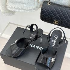 CHANE*|小香26A新品 双C金属跟鱼嘴高跟凉鞋 是夏天必入的绝美凉鞋 露趾设计衬脚型纤细 双C标识点缀鞋面 金属跟 CHANE*|小香26A新品 双C金属跟鱼嘴高跟凉鞋 是夏天必入的绝美凉鞋 露趾设计衬脚型纤细 双C标识点缀鞋面 金属跟