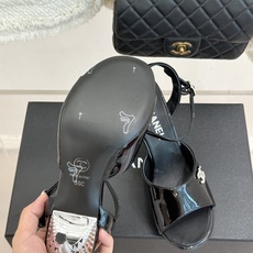 CHANE*|小香26A新品 双C金属跟鱼嘴高跟凉鞋 是夏天必入的绝美凉鞋 露趾设计衬脚型纤细 双C标识点缀鞋面 金属跟 CHANE*|小香26A新品 双C金属跟鱼嘴高跟凉鞋 是夏天必入的绝美凉鞋 露趾设计衬脚型纤细 双C标识点缀鞋面 金属跟