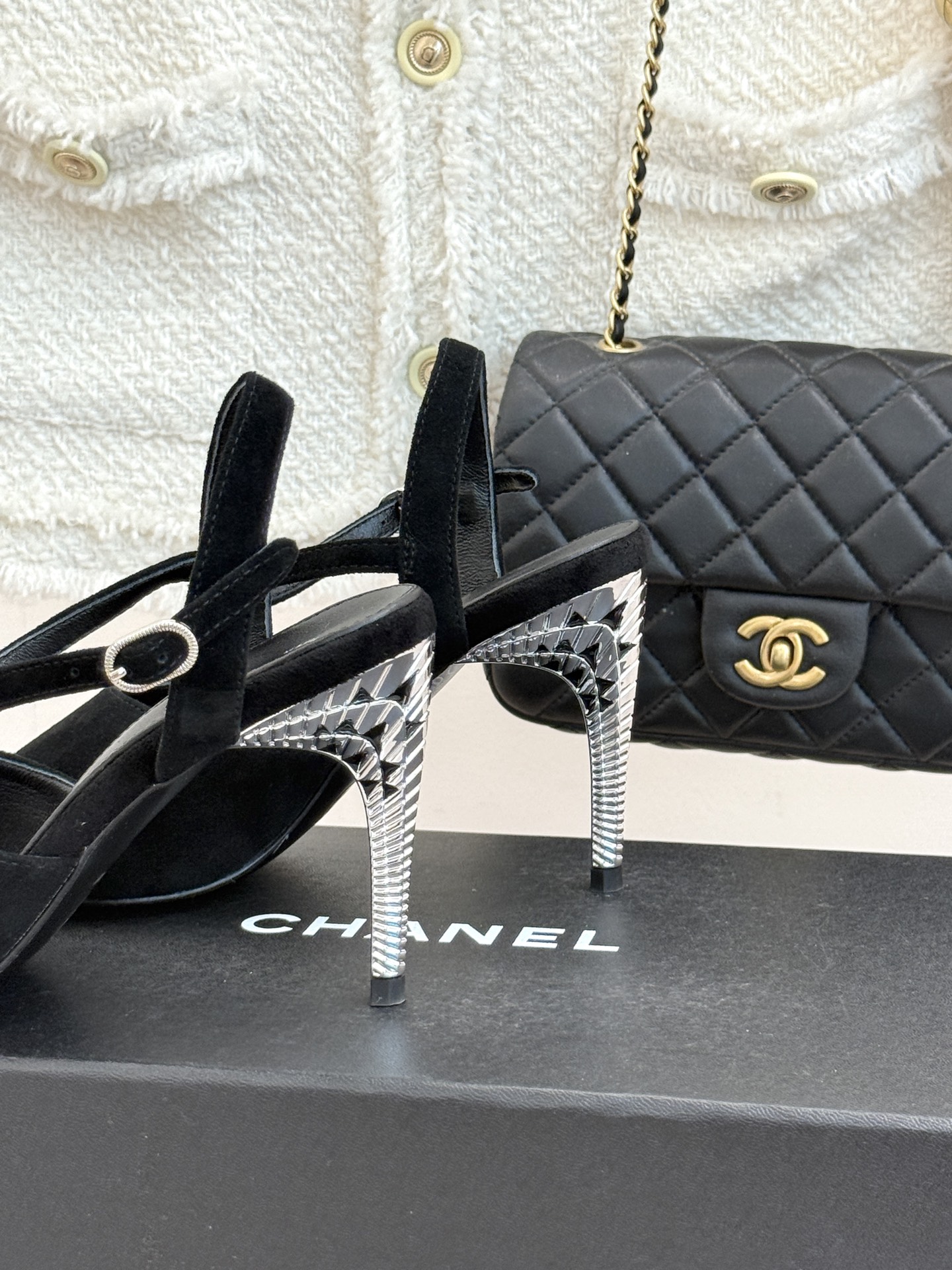 CHANE*｜小香26A新品 双C金属跟鱼嘴高跟凉鞋 是夏天必入的绝美凉鞋 露趾设计衬脚型纤细 双C标识点缀鞋面 金属跟