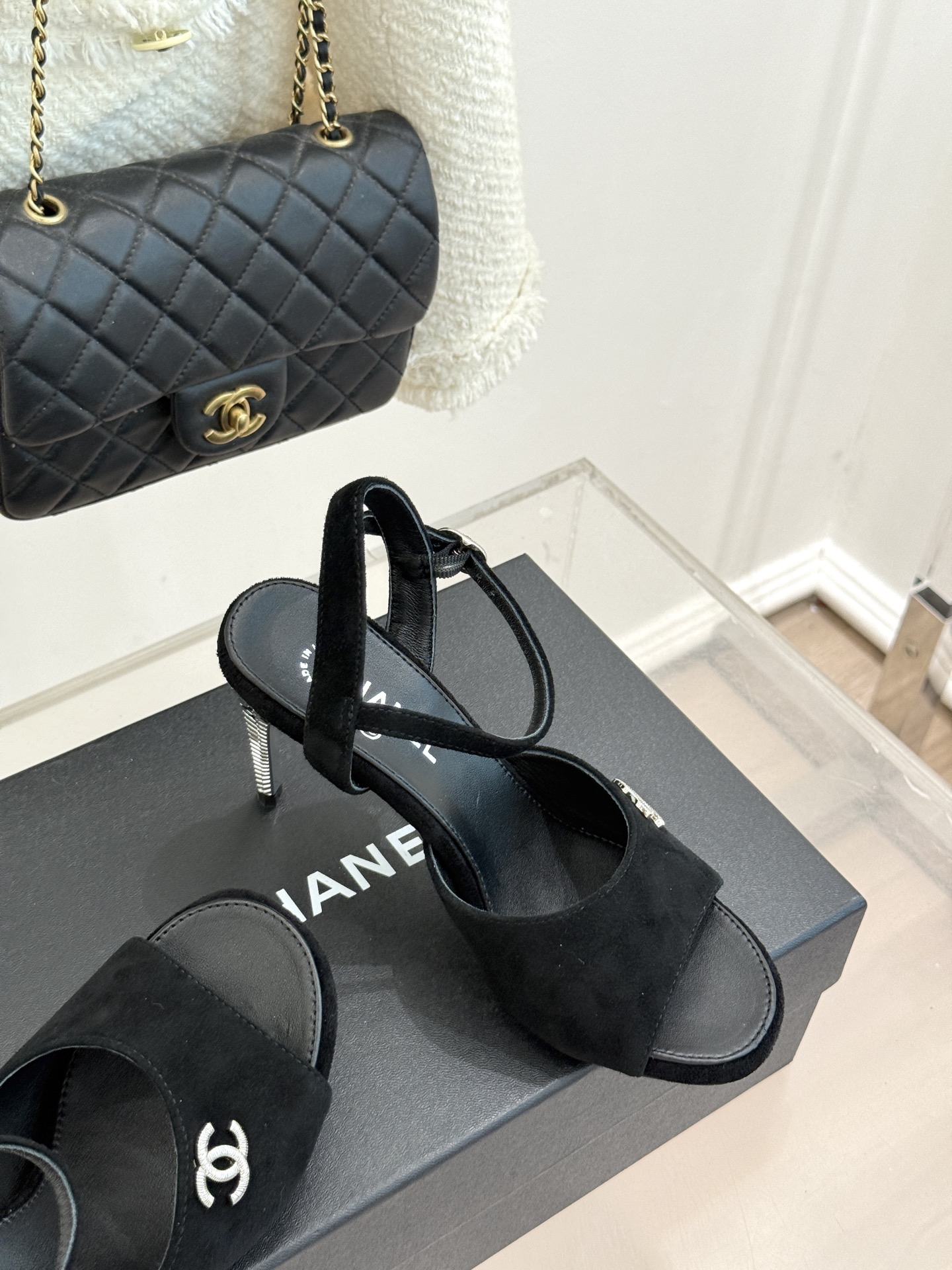 CHANE*｜小香26A新品 双C金属跟鱼嘴高跟凉鞋 是夏天必入的绝美凉鞋 露趾设计衬脚型纤细 双C标识点缀鞋面 金属跟