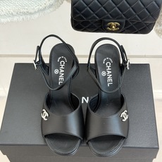 CHANE*|小香26A新品 双C金属跟鱼嘴高跟凉鞋 是夏天必入的绝美凉鞋 露趾设计衬脚型纤细 双C标识点缀鞋面 金属跟 CHANE*|小香26A新品 双C金属跟鱼嘴高跟凉鞋 是夏天必入的绝美凉鞋 露趾设计衬脚型纤细 双C标识点缀鞋面 金属跟