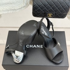 CHANE*|小香26A新品 双C金属跟鱼嘴高跟凉鞋 是夏天必入的绝美凉鞋 露趾设计衬脚型纤细 双C标识点缀鞋面 金属跟 CHANE*|小香26A新品 双C金属跟鱼嘴高跟凉鞋 是夏天必入的绝美凉鞋 露趾设计衬脚型纤细 双C标识点缀鞋面 金属跟
