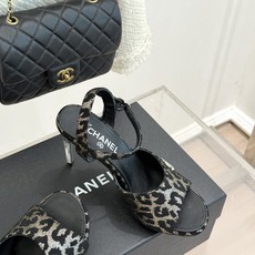 CHANE*|小香26A新品 双C金属跟鱼嘴高跟凉鞋 是夏天必入的绝美凉鞋 露趾设计衬脚型纤细 双C标识点缀鞋面 金属跟 CHANE*|小香26A新品 双C金属跟鱼嘴高跟凉鞋 是夏天必入的绝美凉鞋 露趾设计衬脚型纤细 双C标识点缀鞋面 金属跟