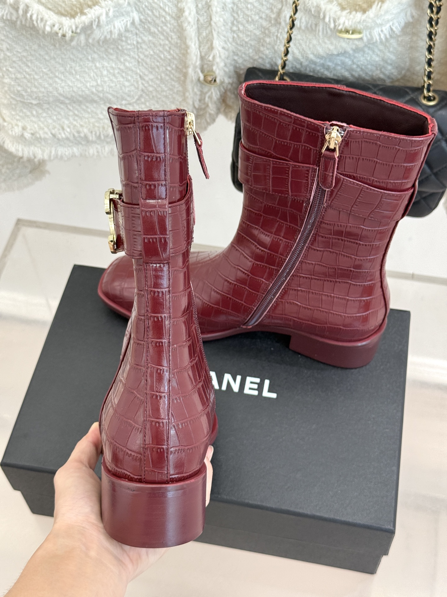 CHANE*|小香26B新品双C 金属皮带扣骑士靴短靴 双C金属皮带扣点睛 牛皮靴身细腻有光泽 上脚秒变直腿精 酷飒糅合 CHANE*|小香26B新品双C 金属皮带扣骑士靴短靴 双C金属皮带扣点睛 牛皮靴身细腻有光泽 上脚秒变直腿精 酷飒糅合