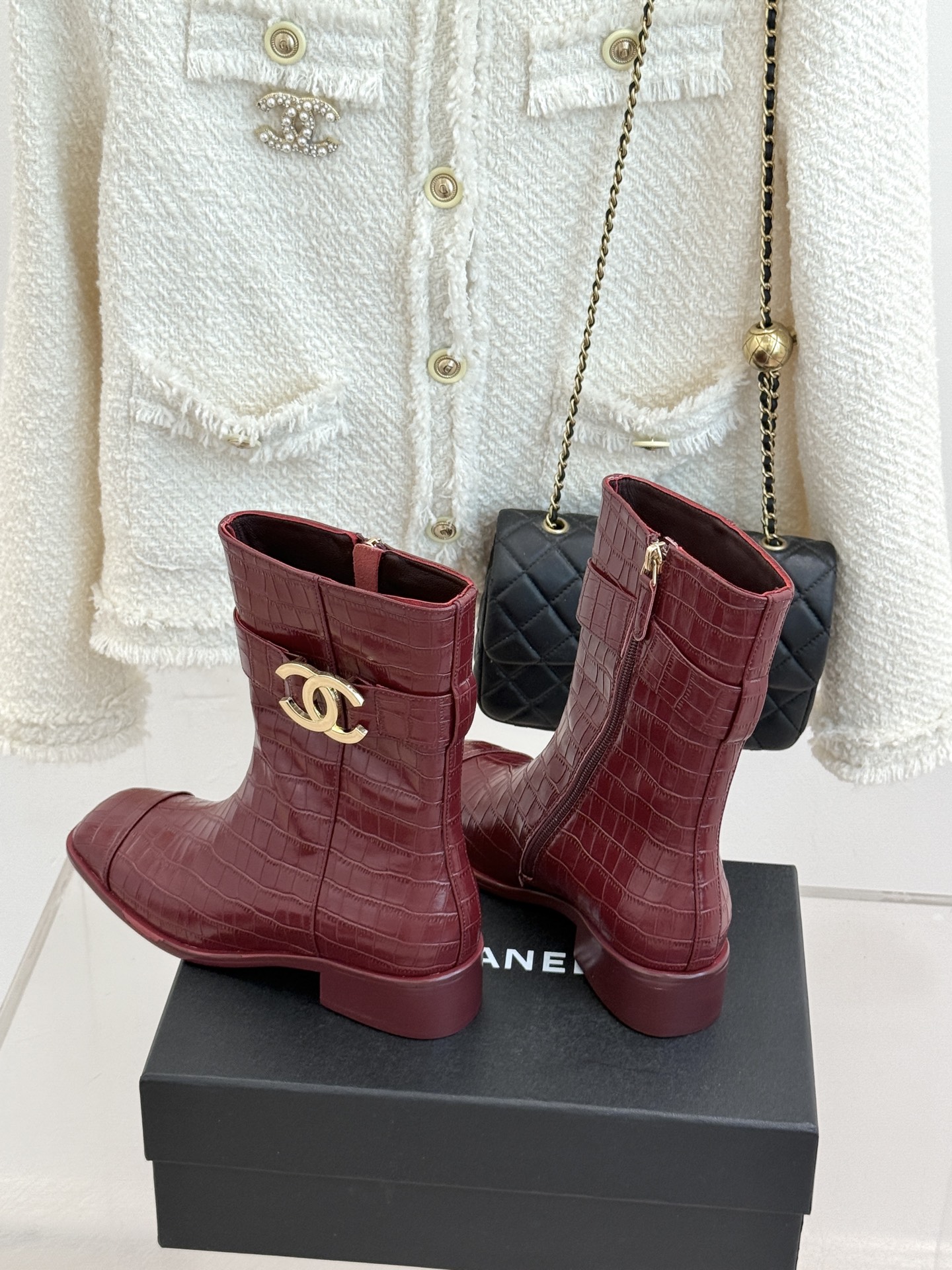 CHANE*|小香26B新品双C 金属皮带扣骑士靴短靴 双C金属皮带扣点睛 牛皮靴身细腻有光泽 上脚秒变直腿精 酷飒糅合 CHANE*|小香26B新品双C 金属皮带扣骑士靴短靴 双C金属皮带扣点睛 牛皮靴身细腻有光泽 上脚秒变直腿精 酷飒糅合