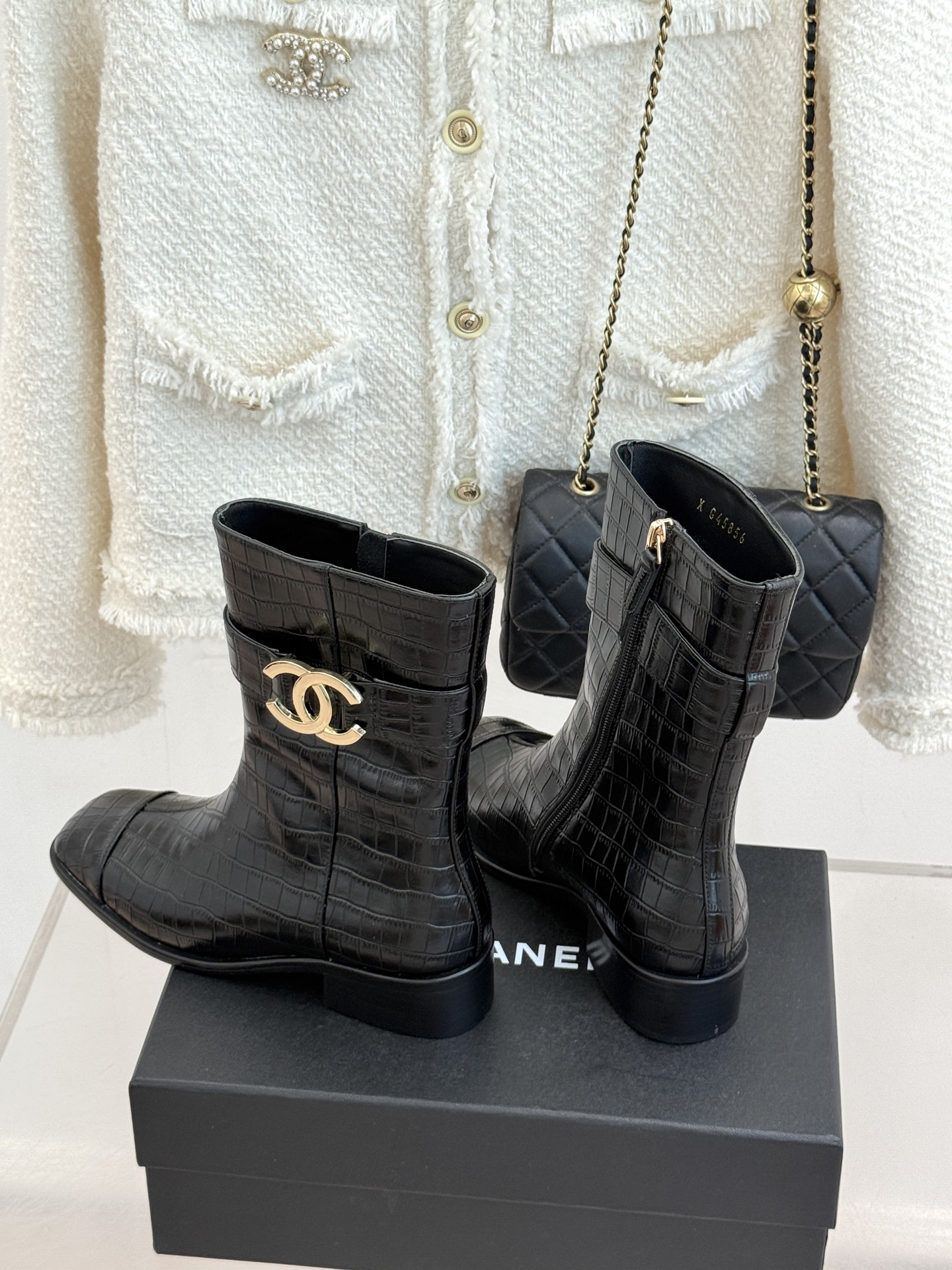 CHANE*｜小香26B新品双C 金属皮带扣骑士靴短靴 双C金属皮带扣点睛 牛皮靴身细腻有光泽 上脚秒变直腿精 酷飒糅合
