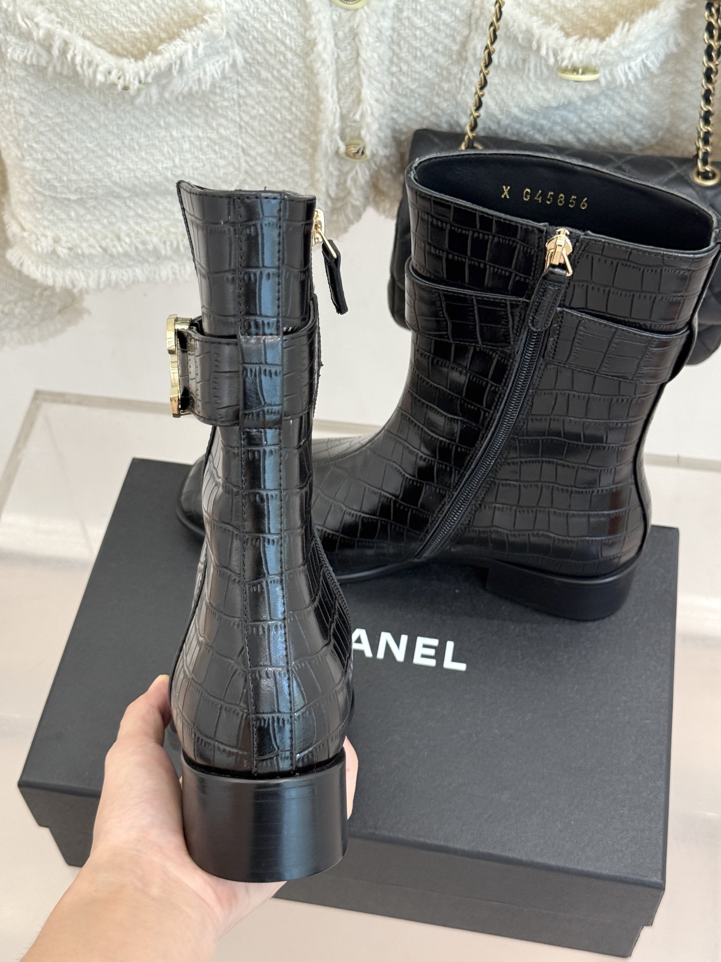 CHANE*｜小香26B新品双C 金属皮带扣骑士靴短靴 双C金属皮带扣点睛 牛皮靴身细腻有光泽 上脚秒变直腿精 酷飒糅合
