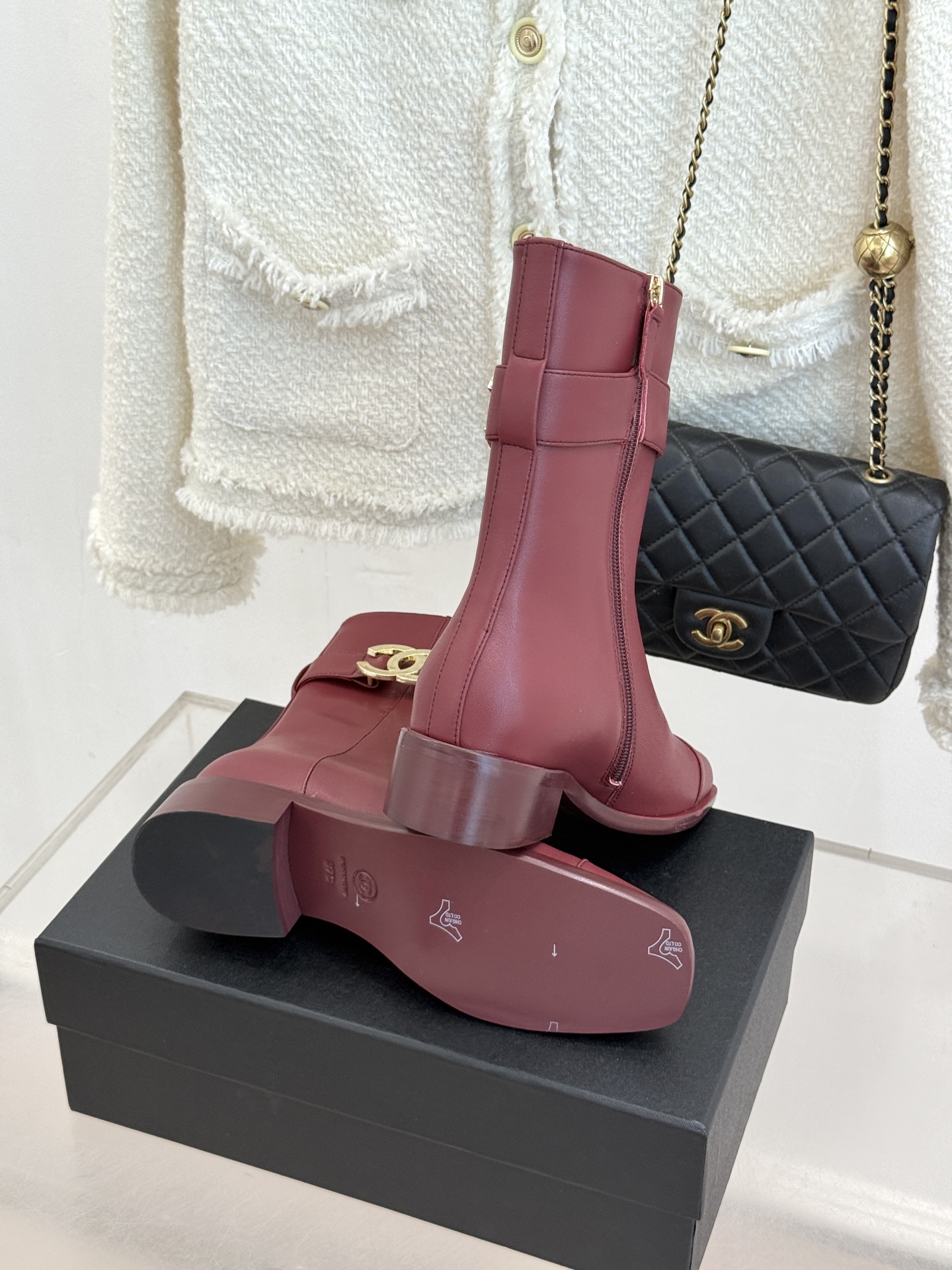 CHANE*|小香26B新品双C 金属皮带扣骑士靴短靴 双C金属皮带扣点睛 牛皮靴身细腻有光泽 上脚秒变直腿精 酷飒糅合 CHANE*|小香26B新品双C 金属皮带扣骑士靴短靴 双C金属皮带扣点睛 牛皮靴身细腻有光泽 上脚秒变直腿精 酷飒糅合