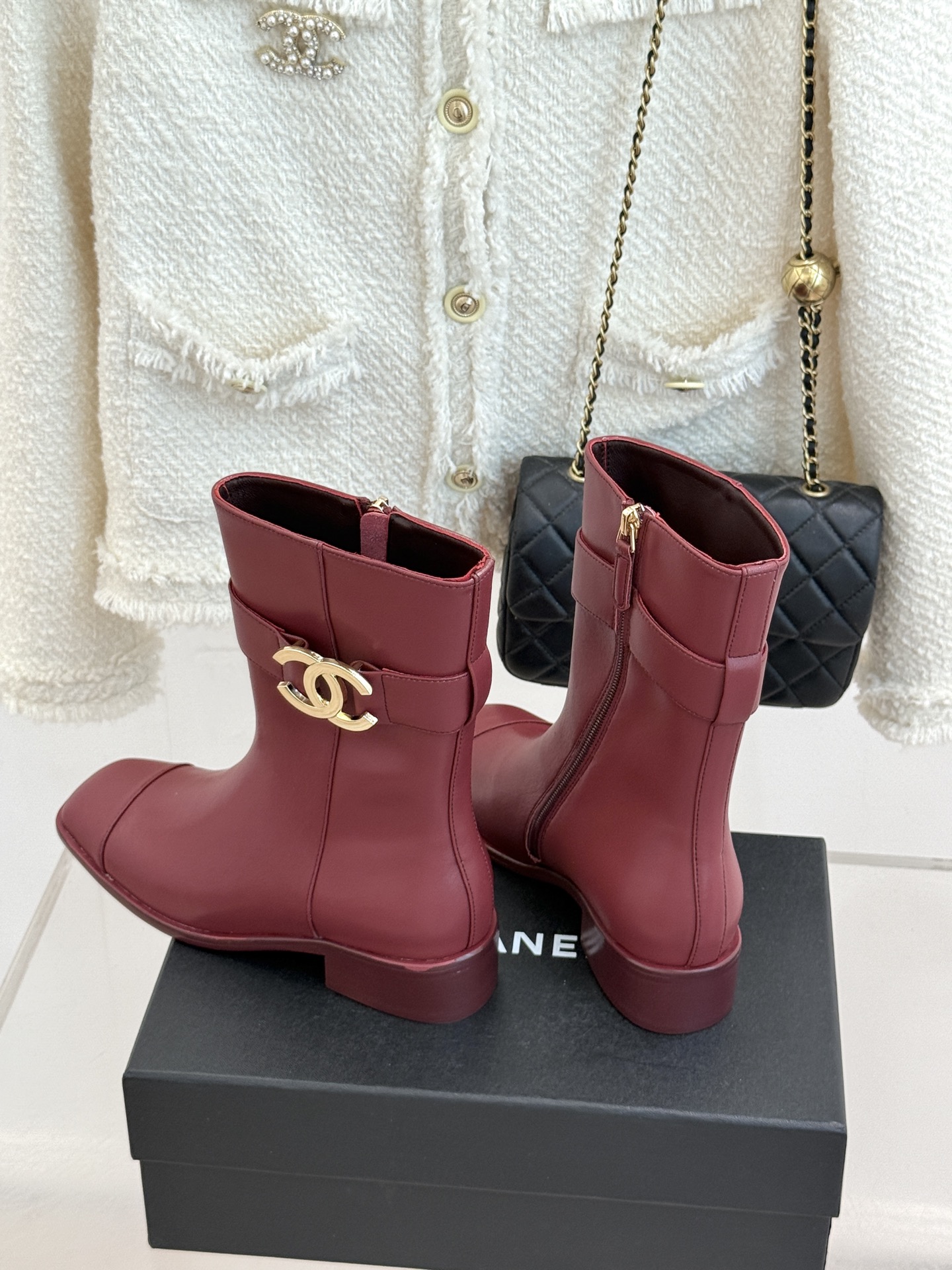 CHANE*|小香26B新品双C 金属皮带扣骑士靴短靴 双C金属皮带扣点睛 牛皮靴身细腻有光泽 上脚秒变直腿精 酷飒糅合 CHANE*|小香26B新品双C 金属皮带扣骑士靴短靴 双C金属皮带扣点睛 牛皮靴身细腻有光泽 上脚秒变直腿精 酷飒糅合