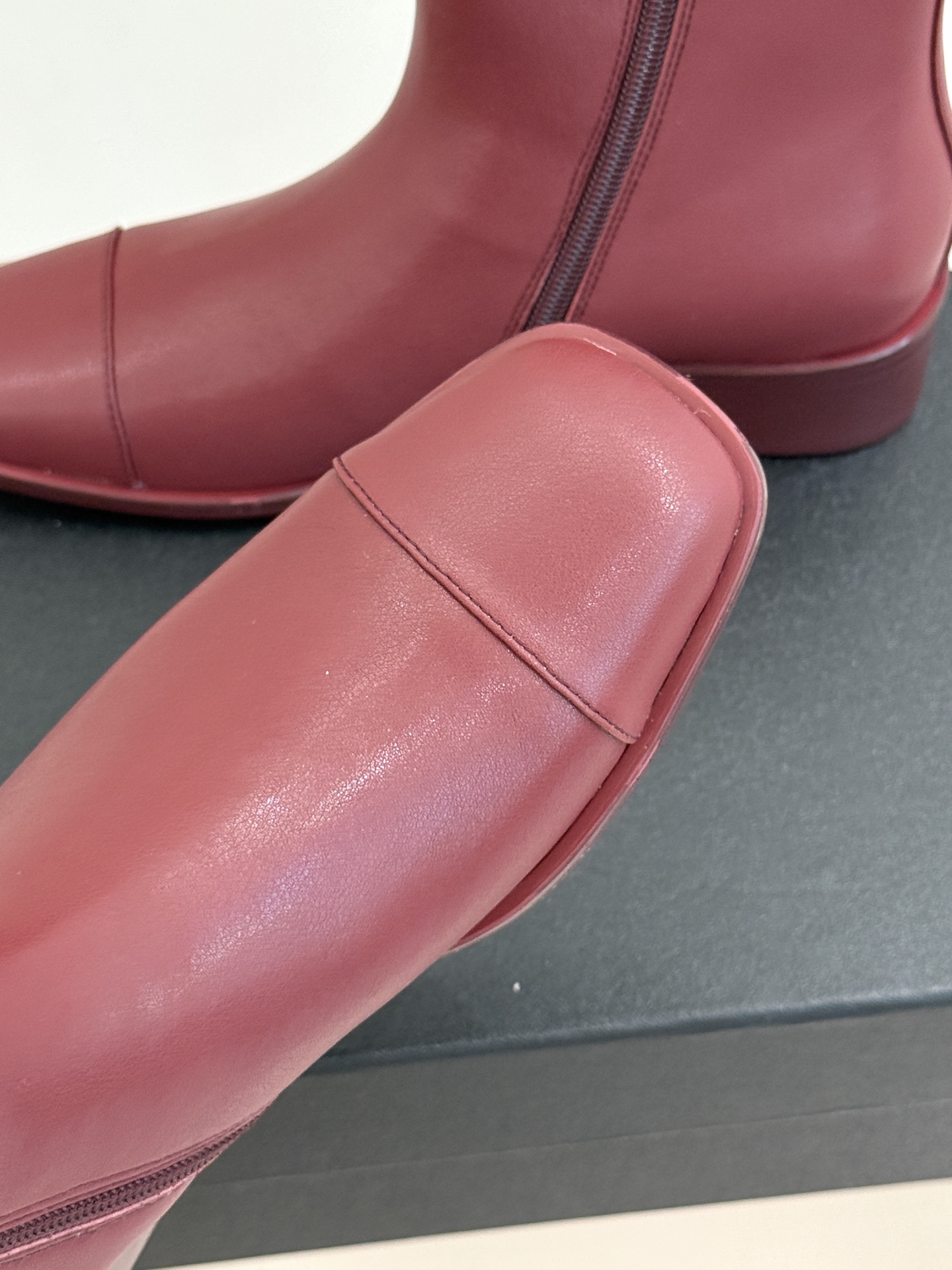CHANE*|小香26B新品双C 金属皮带扣骑士靴短靴 双C金属皮带扣点睛 牛皮靴身细腻有光泽 上脚秒变直腿精 酷飒糅合 CHANE*|小香26B新品双C 金属皮带扣骑士靴短靴 双C金属皮带扣点睛 牛皮靴身细腻有光泽 上脚秒变直腿精 酷飒糅合