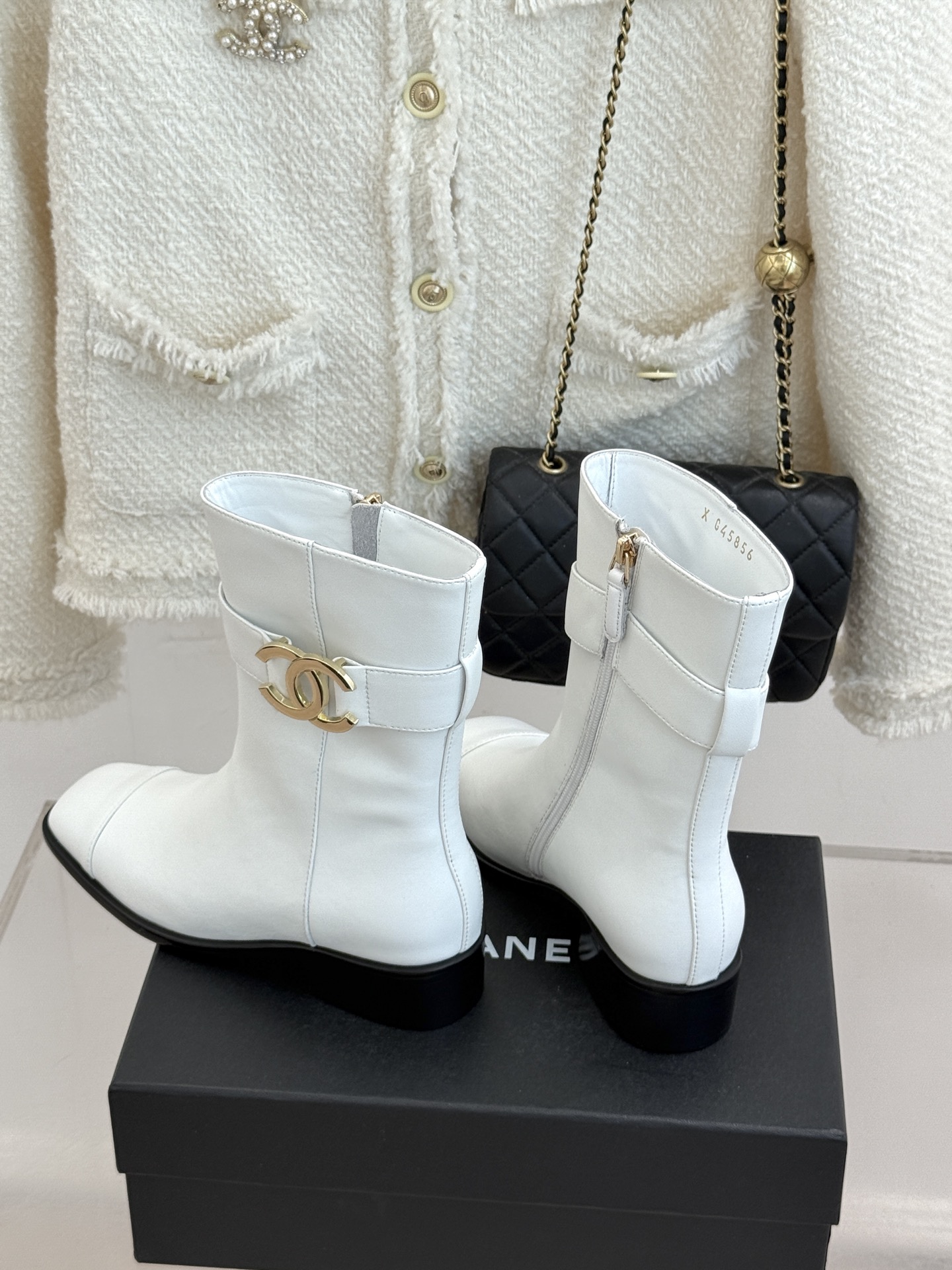 CHANE*｜小香26B新品双C 金属皮带扣骑士靴短靴 双C金属皮带扣点睛 牛皮靴身细腻有光泽 上脚秒变直腿精 酷飒糅合