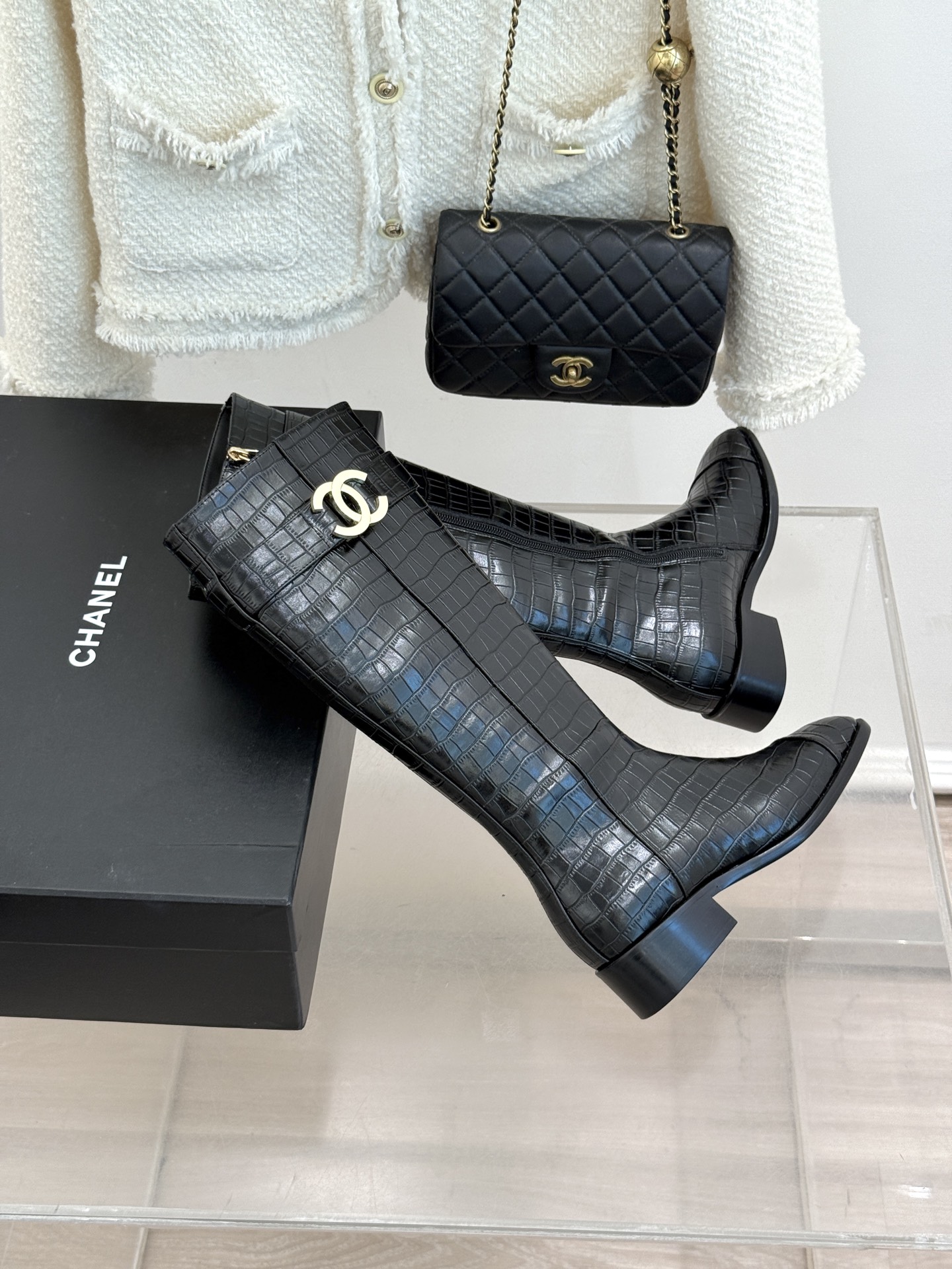 CHANE*|小香26B新品双C 金属皮带扣骑士靴短靴 双C金属皮带扣点睛 牛皮靴身细腻有光泽 上脚秒变直腿精 酷飒糅合 CHANE*|小香26B新品双C 金属皮带扣骑士靴短靴 双C金属皮带扣点睛 牛皮靴身细腻有光泽 上脚秒变直腿精 酷飒糅合