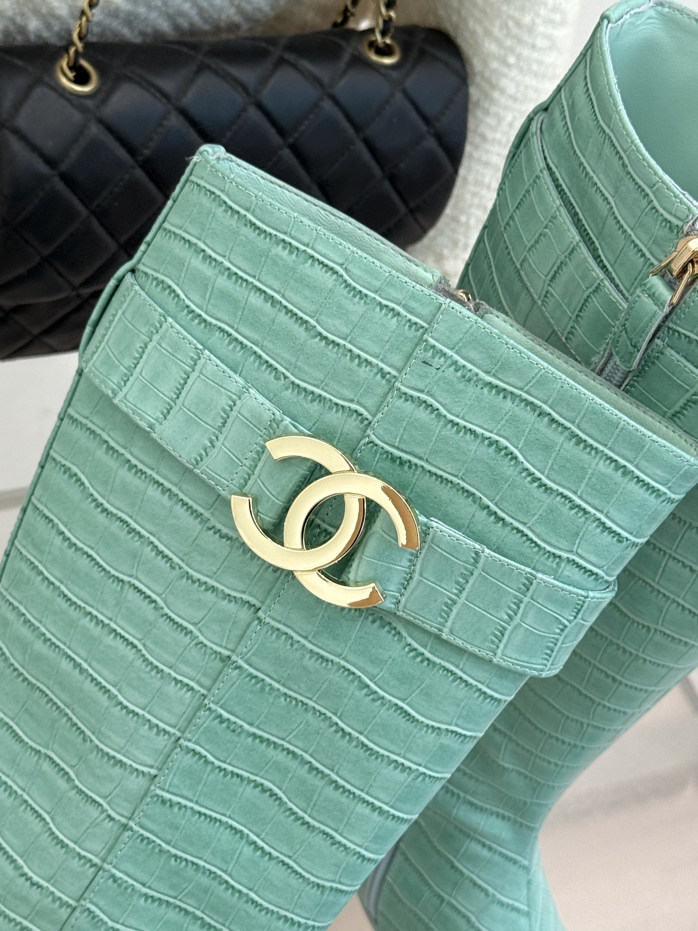 CHANE*|小香26B新品双C 金属皮带扣骑士靴短靴 双C金属皮带扣点睛 牛皮靴身细腻有光泽 上脚秒变直腿精 酷飒糅合 CHANE*|小香26B新品双C 金属皮带扣骑士靴短靴 双C金属皮带扣点睛 牛皮靴身细腻有光泽 上脚秒变直腿精 酷飒糅合