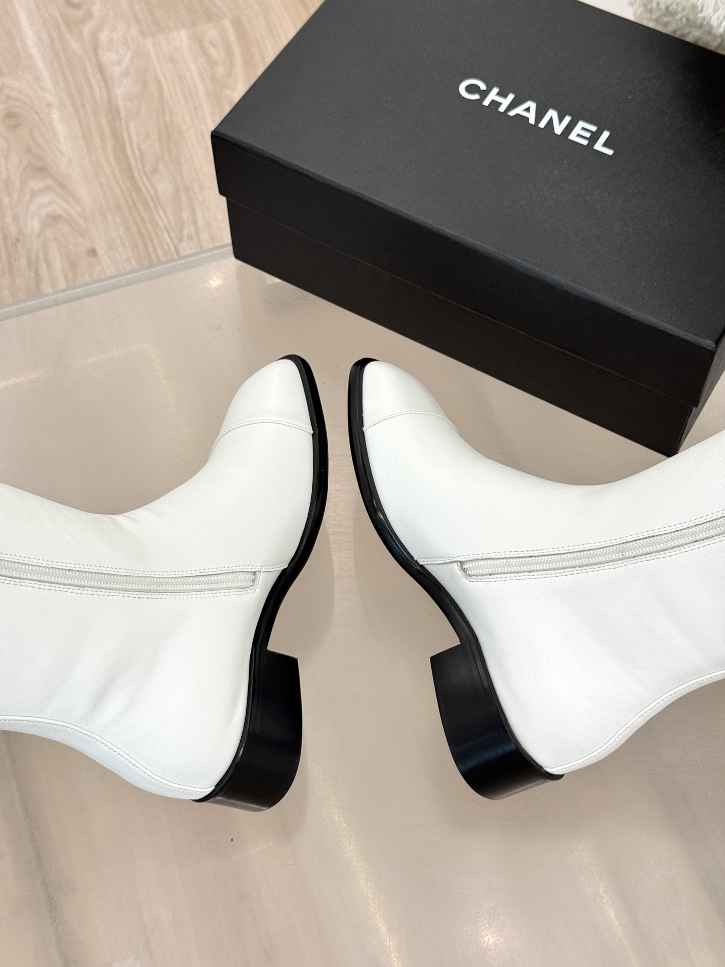CHANE*|小香26B新品双C 金属皮带扣骑士靴短靴 双C金属皮带扣点睛 牛皮靴身细腻有光泽 上脚秒变直腿精 酷飒糅合 CHANE*|小香26B新品双C 金属皮带扣骑士靴短靴 双C金属皮带扣点睛 牛皮靴身细腻有光泽 上脚秒变直腿精 酷飒糅合