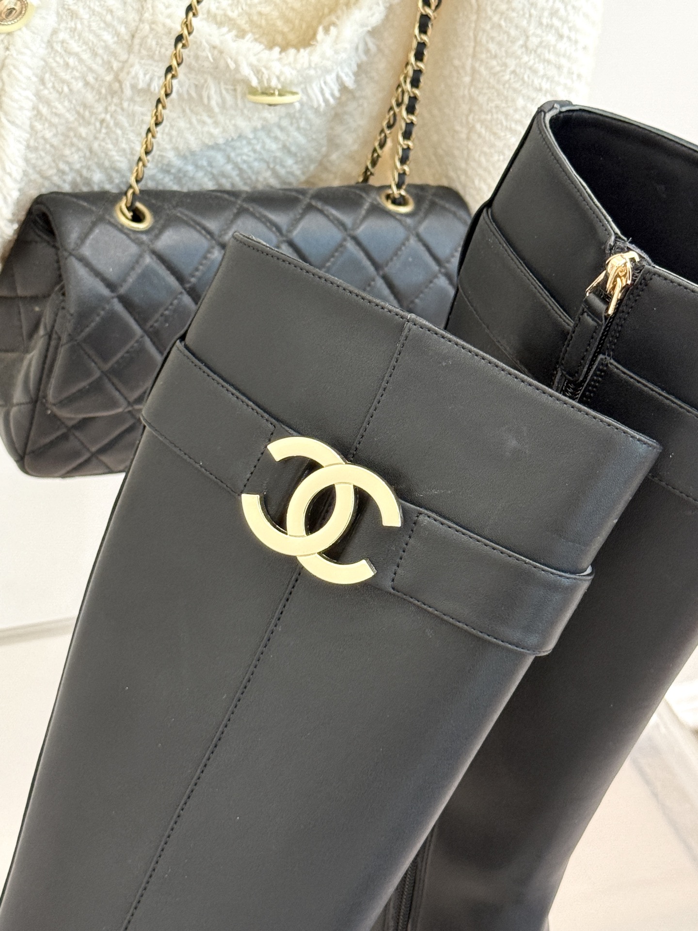 CHANE*｜小香26B新品双C 金属皮带扣骑士靴短靴 双C金属皮带扣点睛 牛皮靴身细腻有光泽 上脚秒变直腿精 酷飒糅合