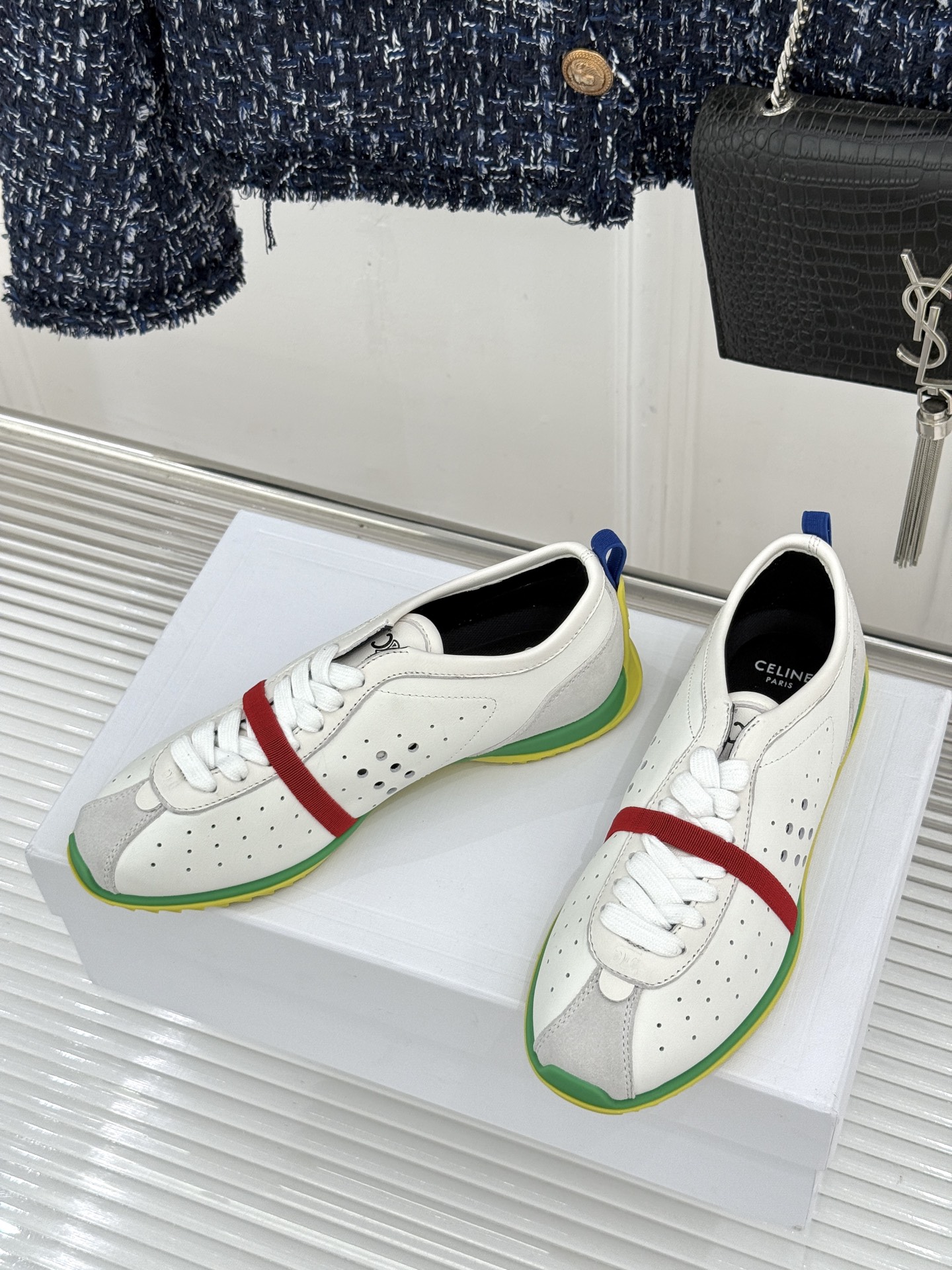 Celine/赛琳26WF新品凯旋门 镂空休闲运动阿甘德训鞋 复古版型自带松弛感 镂空设计清爽透气 上脚显脚小一圈 鞋舌 Celine/赛琳26WF新品凯旋门 镂空休闲运动阿甘德训鞋 复古版型自带松弛感 镂空设计清爽透气 上脚显脚小一圈 鞋舌