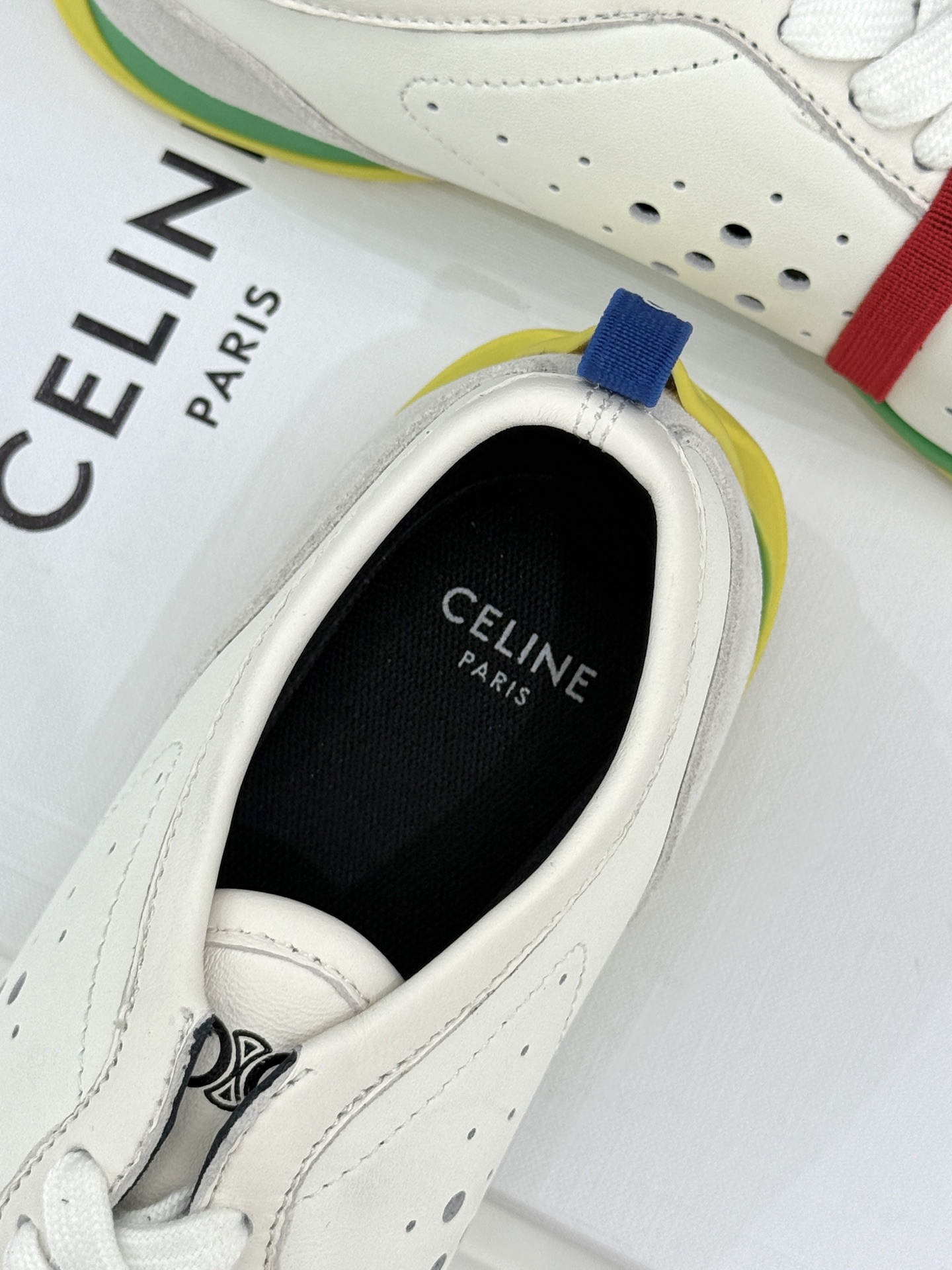 Celine/赛琳26WF新品凯旋门 镂空休闲运动阿甘德训鞋 复古版型自带松弛感 镂空设计清爽透气 上脚显脚小一圈 鞋舌 Celine/赛琳26WF新品凯旋门 镂空休闲运动阿甘德训鞋 复古版型自带松弛感 镂空设计清爽透气 上脚显脚小一圈 鞋舌
