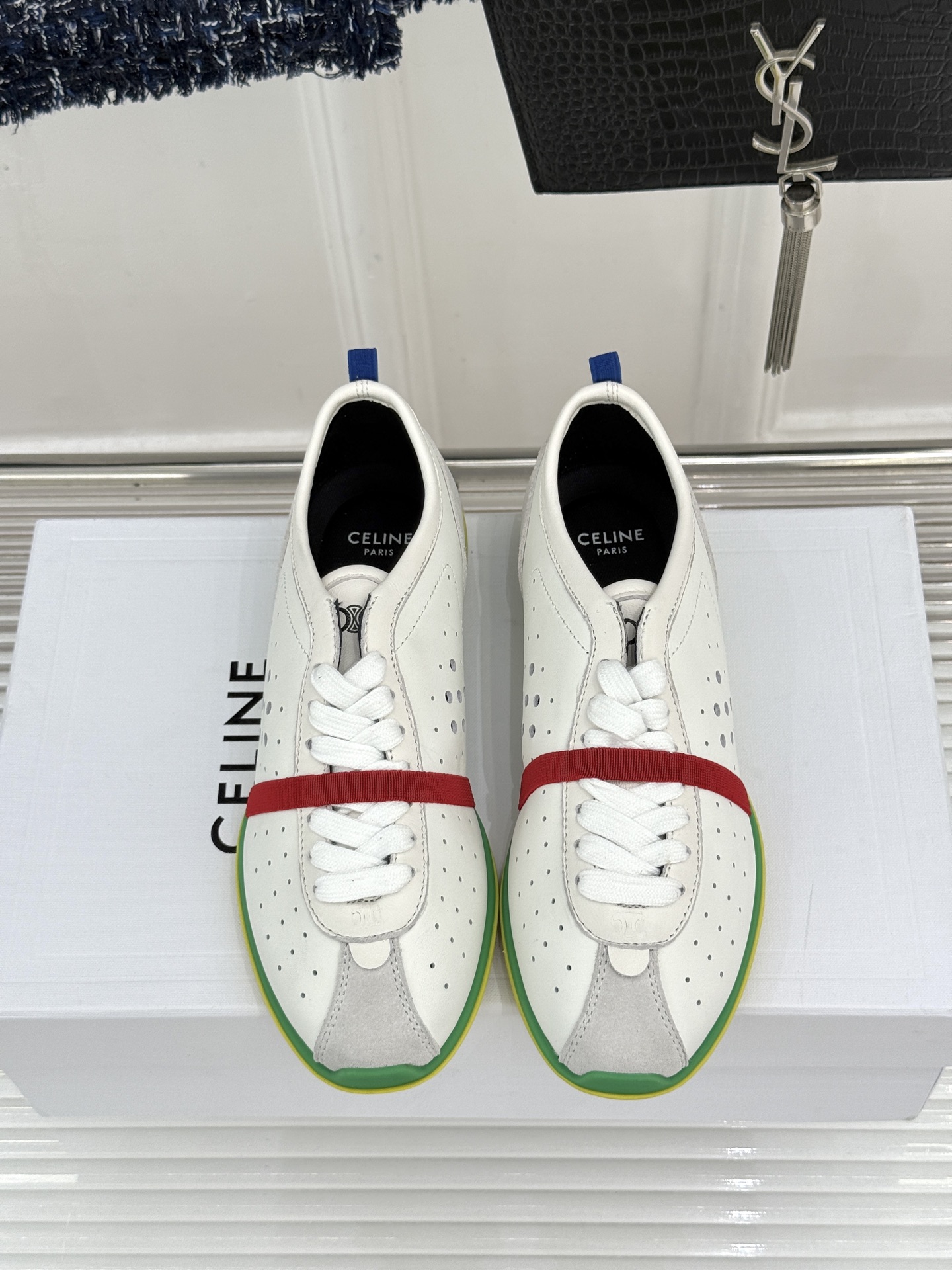 Celine/赛琳26WF新品凯旋门 镂空休闲运动阿甘德训鞋 复古版型自带松弛感 镂空设计清爽透气 上脚显脚小一圈 鞋舌 Celine/赛琳26WF新品凯旋门 镂空休闲运动阿甘德训鞋 复古版型自带松弛感 镂空设计清爽透气 上脚显脚小一圈 鞋舌