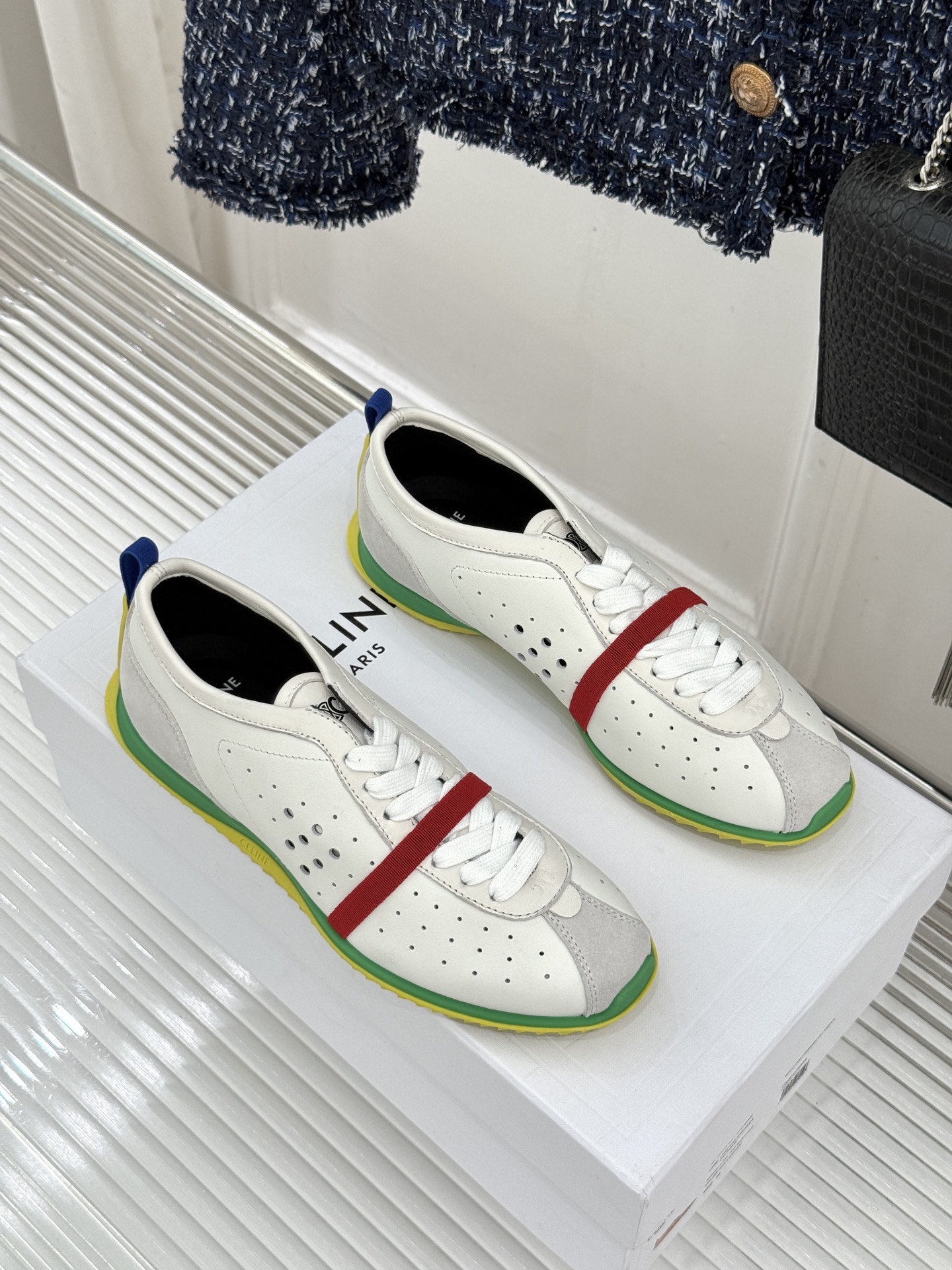 Celine/赛琳26WF新品凯旋门 镂空休闲运动阿甘德训鞋 复古版型自带松弛感 镂空设计清爽透气 上脚显脚小一圈 鞋舌 Celine/赛琳26WF新品凯旋门 镂空休闲运动阿甘德训鞋 复古版型自带松弛感 镂空设计清爽透气 上脚显脚小一圈 鞋舌