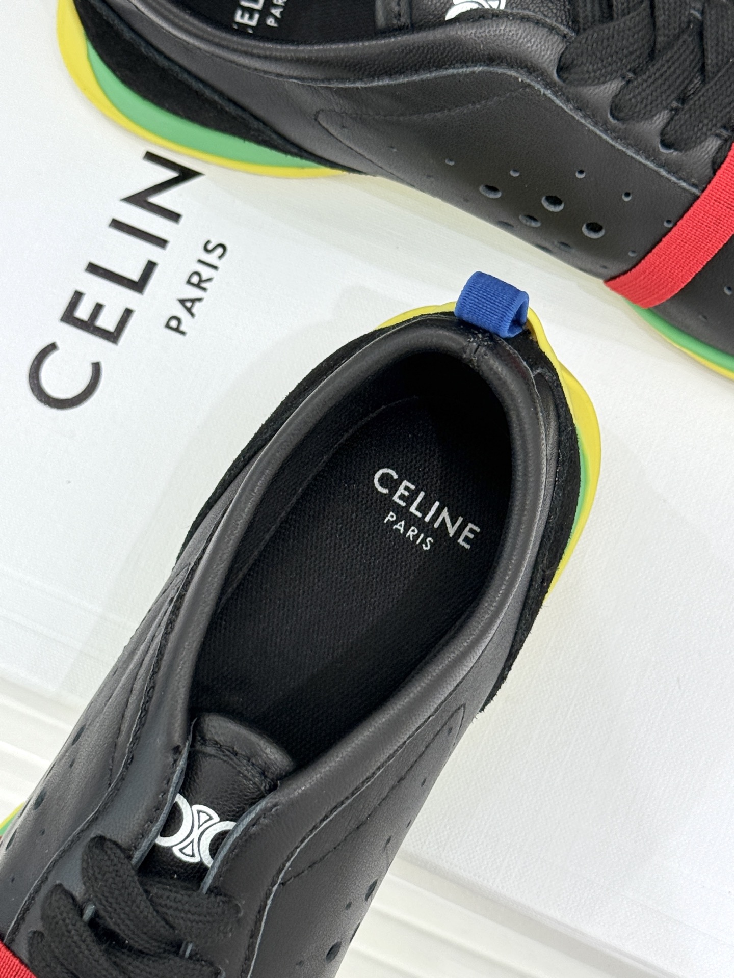 Celine/赛琳26WF新品凯旋门 镂空休闲运动阿甘德训鞋 复古版型自带松弛感 镂空设计清爽透气 上脚显脚小一圈 鞋舌 Celine/赛琳26WF新品凯旋门 镂空休闲运动阿甘德训鞋 复古版型自带松弛感 镂空设计清爽透气 上脚显脚小一圈 鞋舌