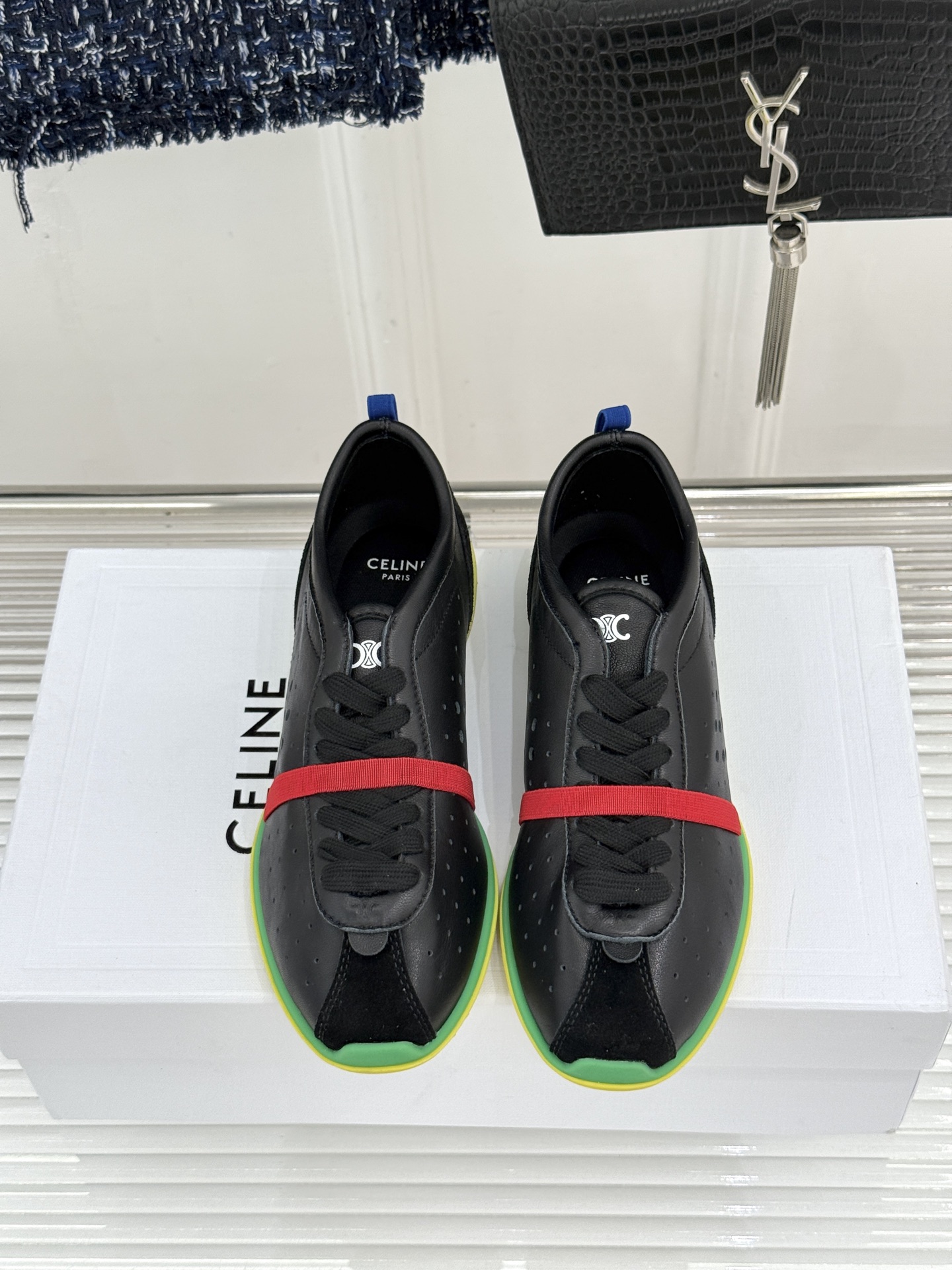 Celine/赛琳26WF新品凯旋门 镂空休闲运动阿甘德训鞋 复古版型自带松弛感 镂空设计清爽透气 上脚显脚小一圈 鞋舌 Celine/赛琳26WF新品凯旋门 镂空休闲运动阿甘德训鞋 复古版型自带松弛感 镂空设计清爽透气 上脚显脚小一圈 鞋舌