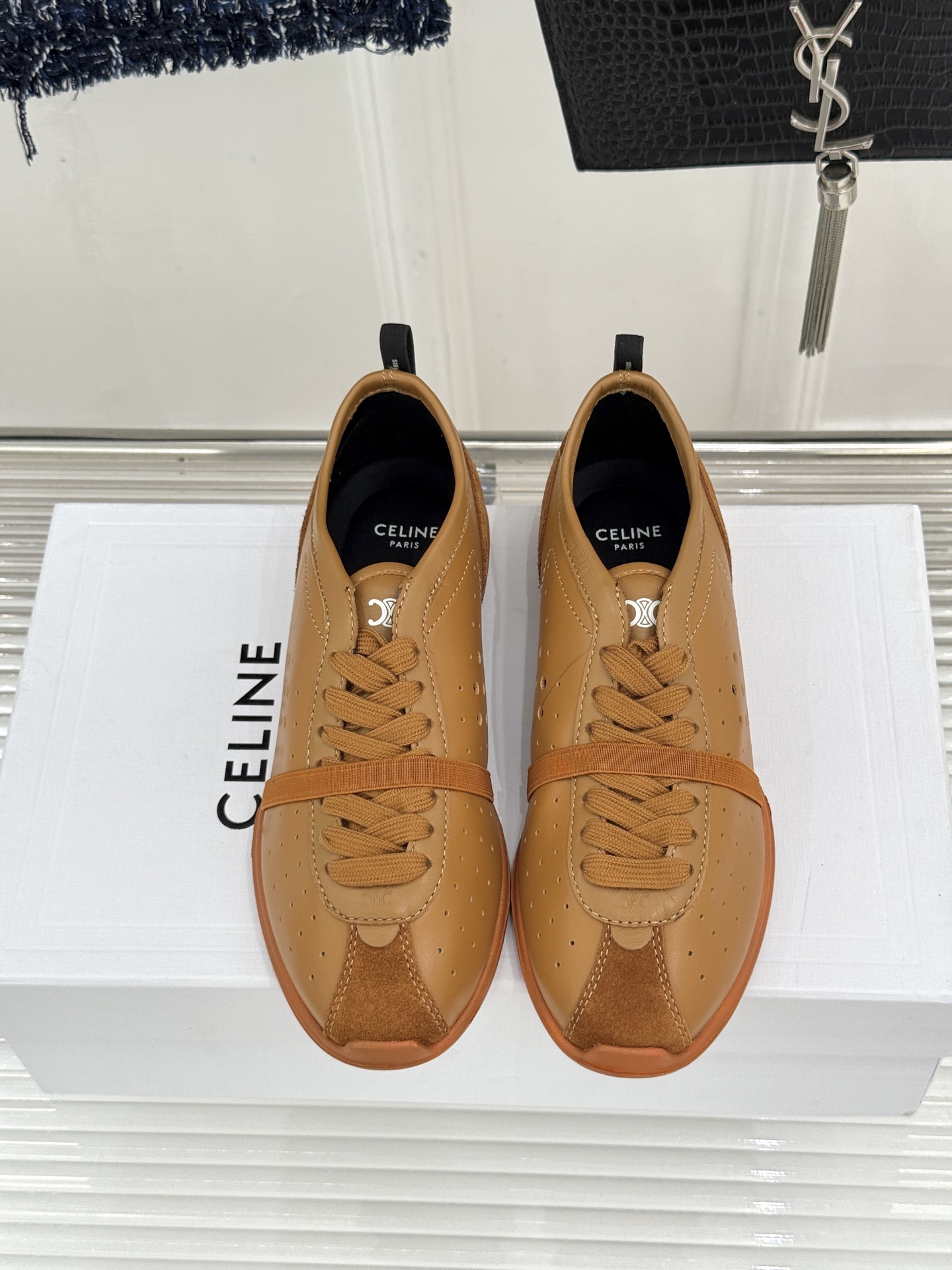 Celine/赛琳26WF新品凯旋门 镂空休闲运动阿甘德训鞋 复古版型自带松弛感 镂空设计清爽透气 上脚显脚小一圈 鞋舌
