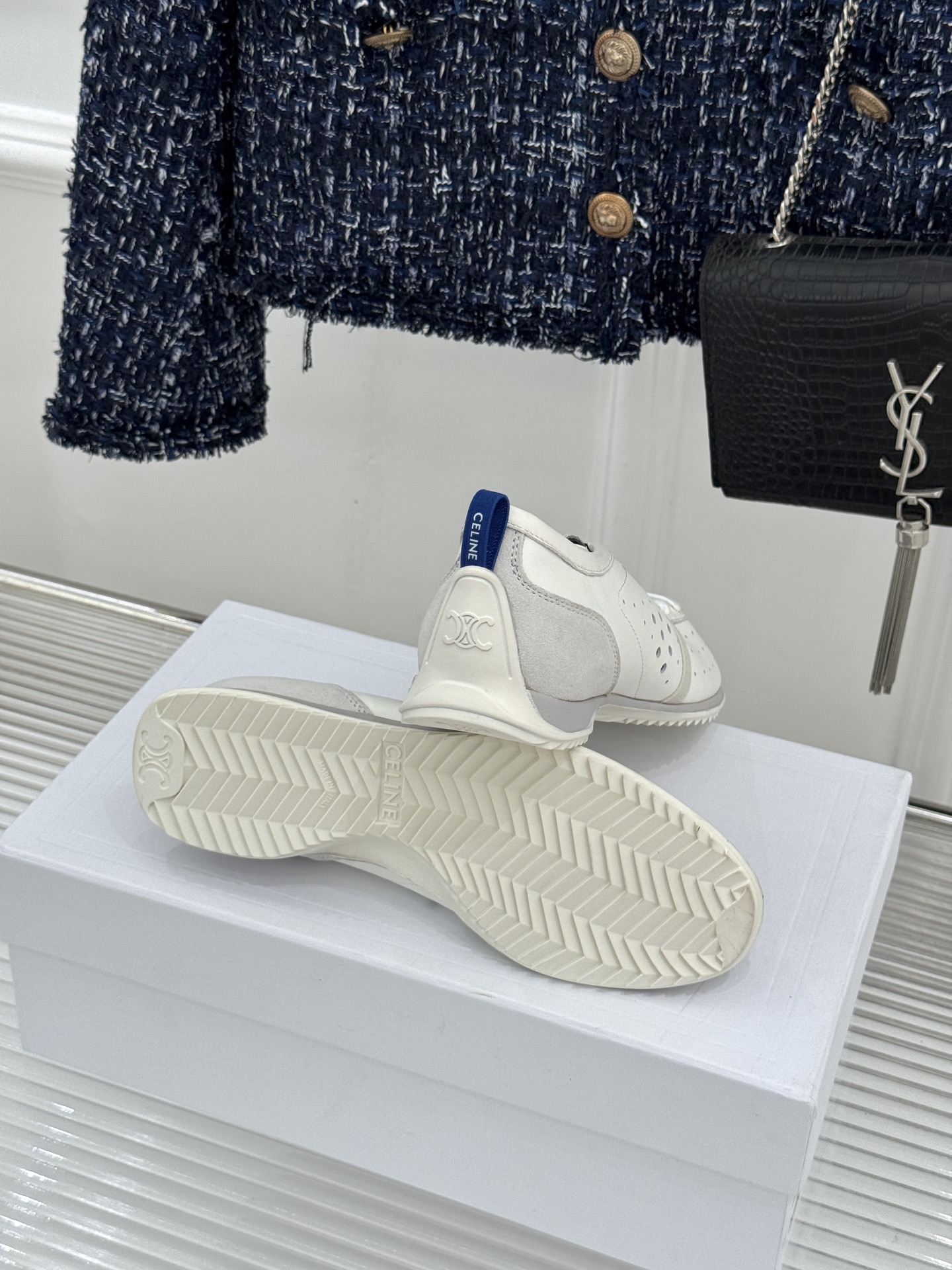 Celine/赛琳26WF新品凯旋门 镂空休闲运动阿甘德训鞋 复古版型自带松弛感 镂空设计清爽透气 上脚显脚小一圈 鞋舌 Celine/赛琳26WF新品凯旋门 镂空休闲运动阿甘德训鞋 复古版型自带松弛感 镂空设计清爽透气 上脚显脚小一圈 鞋舌