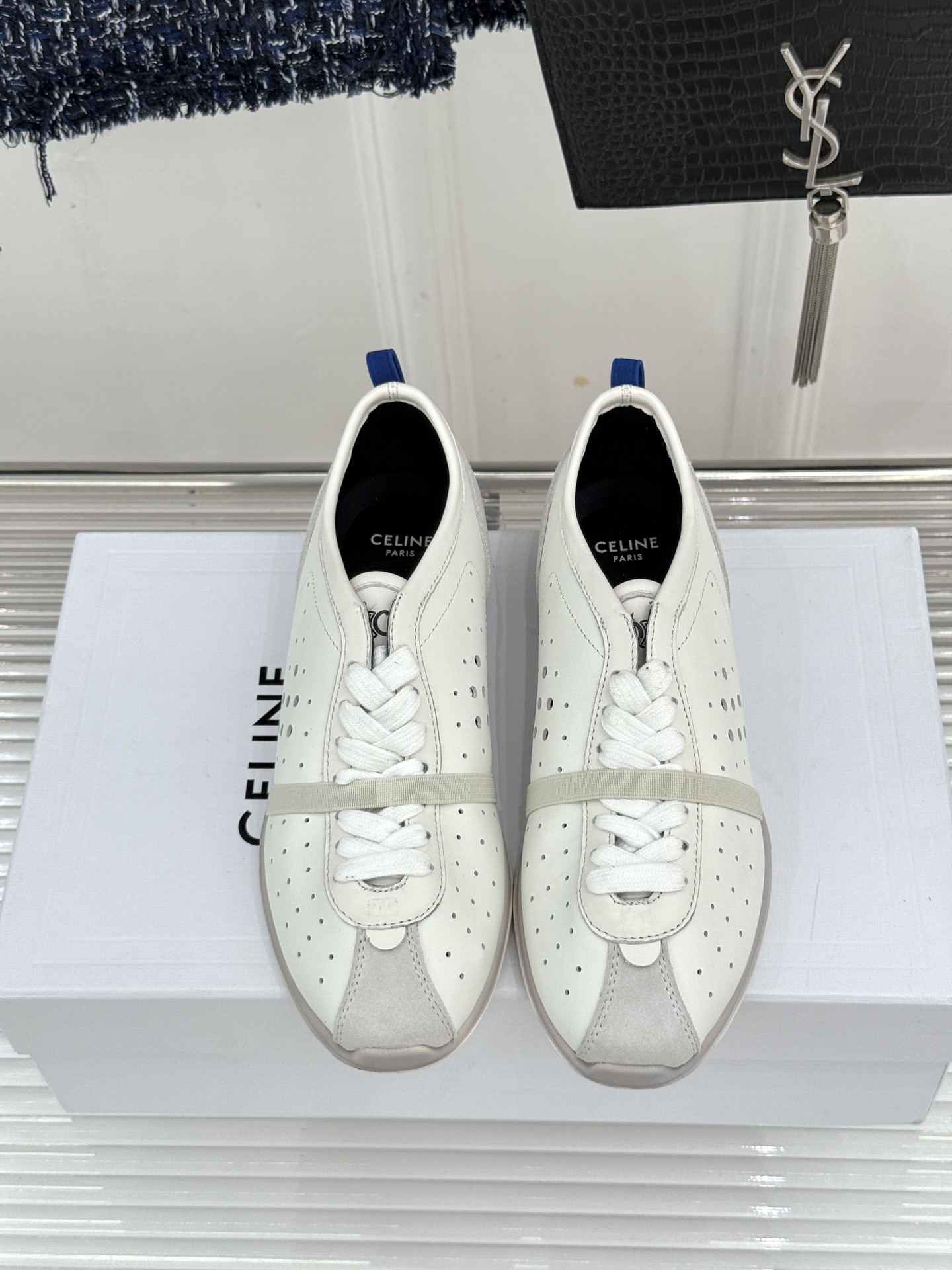 Celine/赛琳26WF新品凯旋门 镂空休闲运动阿甘德训鞋 复古版型自带松弛感 镂空设计清爽透气 上脚显脚小一圈 鞋舌 Celine/赛琳26WF新品凯旋门 镂空休闲运动阿甘德训鞋 复古版型自带松弛感 镂空设计清爽透气 上脚显脚小一圈 鞋舌