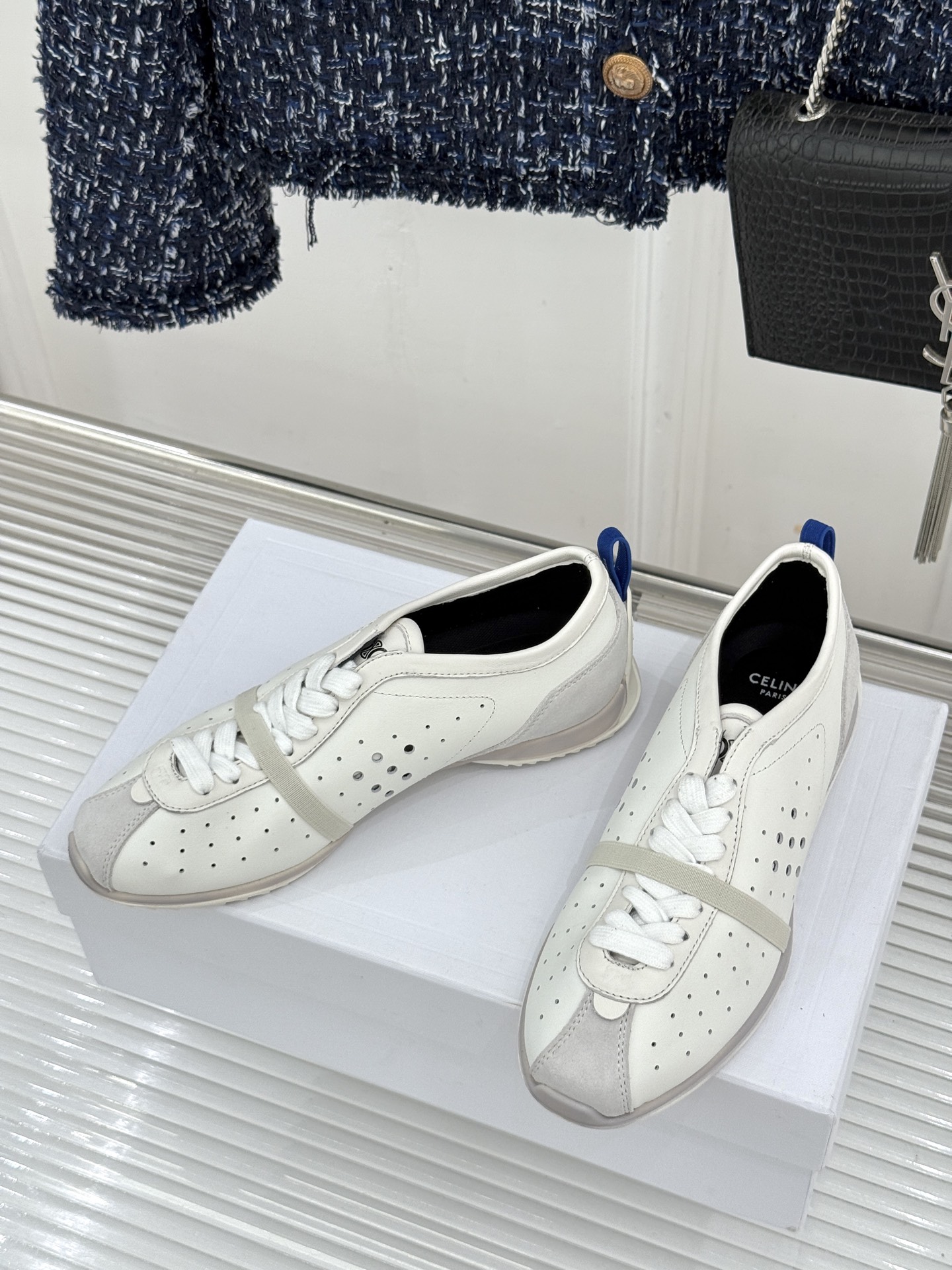 Celine/赛琳26WF新品凯旋门 镂空休闲运动阿甘德训鞋 复古版型自带松弛感 镂空设计清爽透气 上脚显脚小一圈 鞋舌 Celine/赛琳26WF新品凯旋门 镂空休闲运动阿甘德训鞋 复古版型自带松弛感 镂空设计清爽透气 上脚显脚小一圈 鞋舌