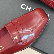 CHANE*|小香26B新品双C 方头亮皮平底乐福鞋 经典双C缀于鞋身 方头廓形利落显秀气 亮面皮革泛着柔润光泽 平底设 CHANE*|小香26B新品双C 方头亮皮平底乐福鞋 经典双C缀于鞋身 方头廓形利落显秀气 亮面皮革泛着柔润光泽 平底设