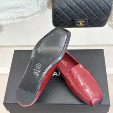 CHANE*|小香26B新品双C 方头亮皮平底乐福鞋 经典双C缀于鞋身 方头廓形利落显秀气 亮面皮革泛着柔润光泽 平底设 CHANE*|小香26B新品双C 方头亮皮平底乐福鞋 经典双C缀于鞋身 方头廓形利落显秀气 亮面皮革泛着柔润光泽 平底设