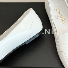 CHANE*|小香26B新品双C 方头亮皮平底乐福鞋 经典双C缀于鞋身 方头廓形利落显秀气 亮面皮革泛着柔润光泽 平底设 CHANE*|小香26B新品双C 方头亮皮平底乐福鞋 经典双C缀于鞋身 方头廓形利落显秀气 亮面皮革泛着柔润光泽 平底设