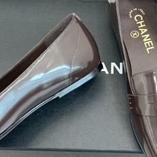 CHANE*|小香26B新品双C 方头亮皮平底乐福鞋 经典双C缀于鞋身 方头廓形利落显秀气 亮面皮革泛着柔润光泽 平底设 CHANE*|小香26B新品双C 方头亮皮平底乐福鞋 经典双C缀于鞋身 方头廓形利落显秀气 亮面皮革泛着柔润光泽 平底设