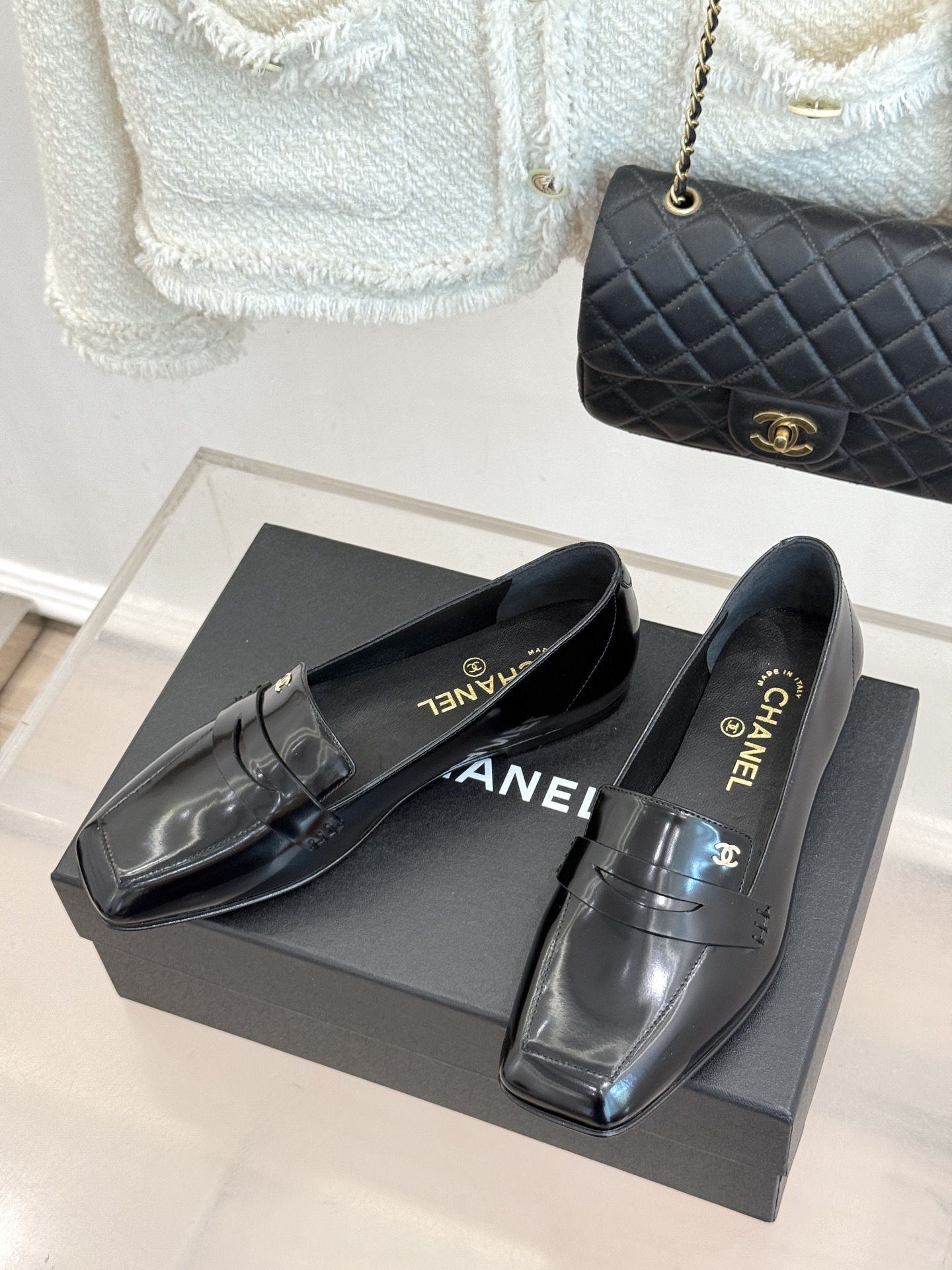CHANE*|小香26B新品双C 方头亮皮平底乐福鞋 经典双C缀于鞋身 方头廓形利落显秀气 亮面皮革泛着柔润光泽 平底设 CHANE*|小香26B新品双C 方头亮皮平底乐福鞋 经典双C缀于鞋身 方头廓形利落显秀气 亮面皮革泛着柔润光泽 平底设