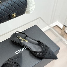 CHANE*|小香26B新品双C水钻 镂空拼接尖头后空粗跟凉鞋 双C水钻熠熠生辉 镂空拼接尽显设计巧思 尖头利落显脚瘦 CHANE*|小香26B新品双C水钻 镂空拼接尖头后空粗跟凉鞋 双C水钻熠熠生辉 镂空拼接尽显设计巧思 尖头利落显脚瘦