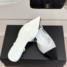 CHANE*|小香26B新品双C水钻 镂空拼接尖头后空粗跟凉鞋 双C水钻熠熠生辉 镂空拼接尽显设计巧思 尖头利落显脚瘦 CHANE*|小香26B新品双C水钻 镂空拼接尖头后空粗跟凉鞋 双C水钻熠熠生辉 镂空拼接尽显设计巧思 尖头利落显脚瘦