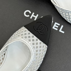 CHANE*|小香26B新品双C水钻 镂空拼接尖头后空粗跟凉鞋 双C水钻熠熠生辉 镂空拼接尽显设计巧思 尖头利落显脚瘦 CHANE*|小香26B新品双C水钻 镂空拼接尖头后空粗跟凉鞋 双C水钻熠熠生辉 镂空拼接尽显设计巧思 尖头利落显脚瘦