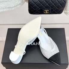 CHANE*|小香26B新品双C水钻 镂空拼接尖头后空粗跟凉鞋 双C水钻熠熠生辉 镂空拼接尽显设计巧思 尖头利落显脚瘦 CHANE*|小香26B新品双C水钻 镂空拼接尖头后空粗跟凉鞋 双C水钻熠熠生辉 镂空拼接尽显设计巧思 尖头利落显脚瘦