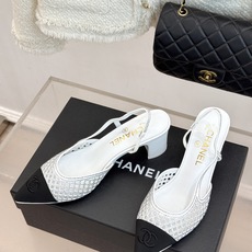 CHANE*|小香26B新品双C水钻 镂空拼接尖头后空粗跟凉鞋 双C水钻熠熠生辉 镂空拼接尽显设计巧思 尖头利落显脚瘦 CHANE*|小香26B新品双C水钻 镂空拼接尖头后空粗跟凉鞋 双C水钻熠熠生辉 镂空拼接尽显设计巧思 尖头利落显脚瘦