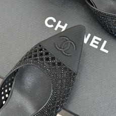 CHANE*|小香26B新品双C水钻 镂空拼接尖头后空粗跟凉鞋 双C水钻熠熠生辉 镂空拼接尽显设计巧思 尖头利落显脚瘦 CHANE*|小香26B新品双C水钻 镂空拼接尖头后空粗跟凉鞋 双C水钻熠熠生辉 镂空拼接尽显设计巧思 尖头利落显脚瘦