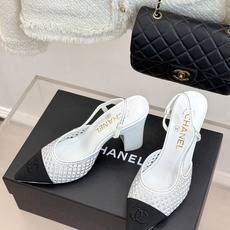 CHANE*|小香26B新品双C水钻 镂空拼接尖头后空粗跟凉鞋 双C水钻熠熠生辉 镂空拼接尽显设计巧思 尖头利落显脚瘦 CHANE*|小香26B新品双C水钻 镂空拼接尖头后空粗跟凉鞋 双C水钻熠熠生辉 镂空拼接尽显设计巧思 尖头利落显脚瘦