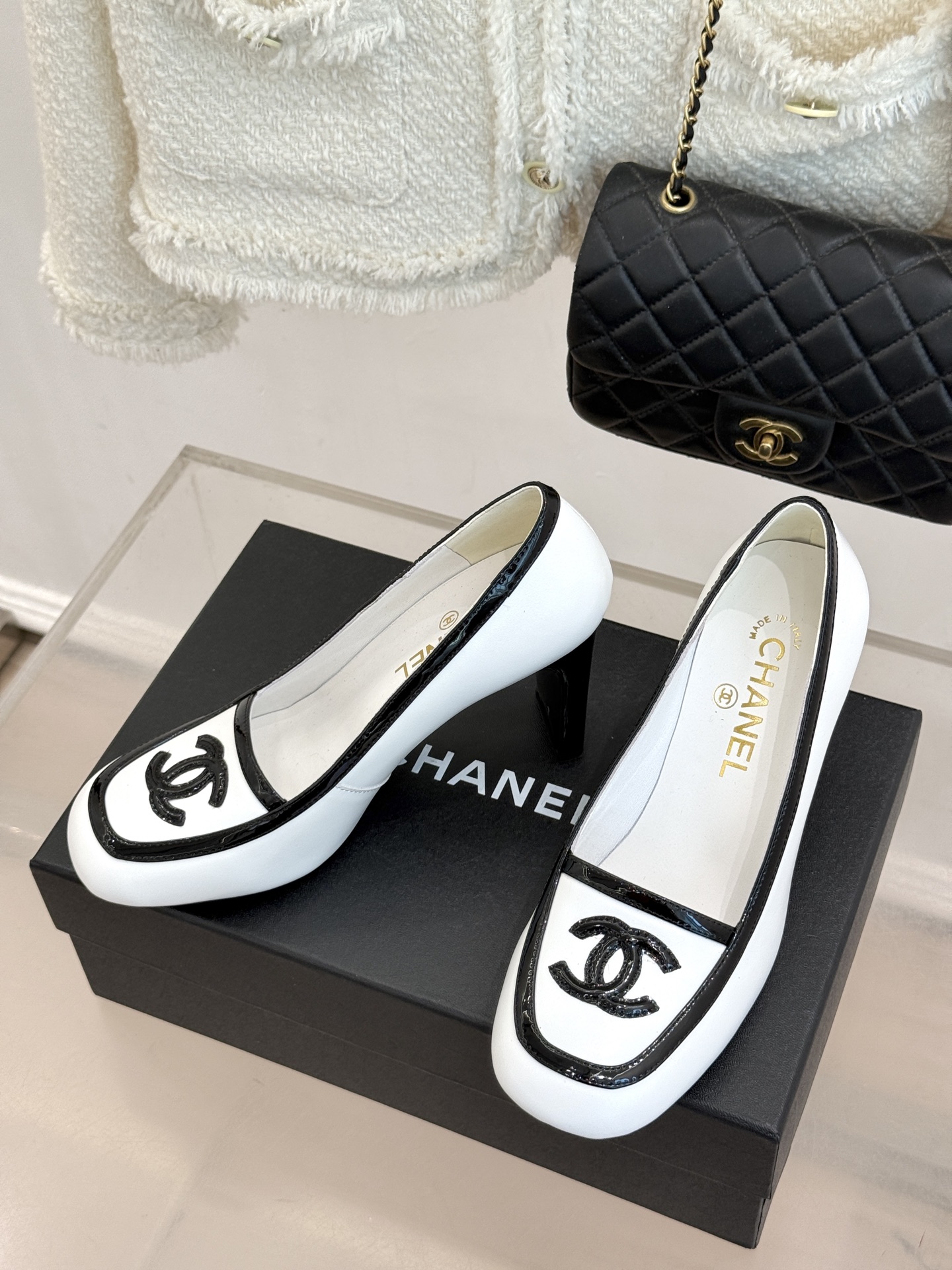 CHANE*|小香26A新品双C 拼色复古方头粗跟高跟鞋 双C徽标尽显精致质感 复古圆头柔化脚型线条 粗跟稳妥好走不累脚 CHANE*|小香26A新品双C 拼色复古方头粗跟高跟鞋 双C徽标尽显精致质感 复古圆头柔化脚型线条 粗跟稳妥好走不累脚