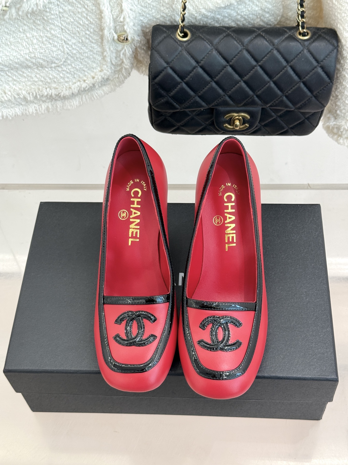 CHANE*|小香26A新品双C 拼色复古方头粗跟高跟鞋 双C徽标尽显精致质感 复古圆头柔化脚型线条 粗跟稳妥好走不累脚 CHANE*|小香26A新品双C 拼色复古方头粗跟高跟鞋 双C徽标尽显精致质感 复古圆头柔化脚型线条 粗跟稳妥好走不累脚