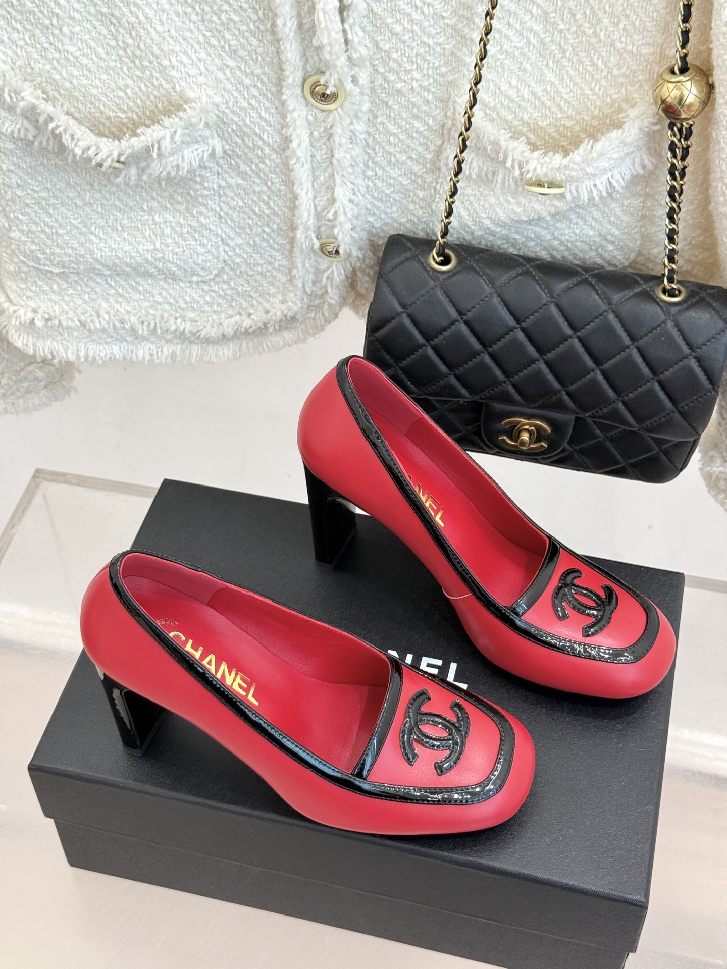 CHANE*|小香26A新品双C 拼色复古方头粗跟高跟鞋 双C徽标尽显精致质感 复古圆头柔化脚型线条 粗跟稳妥好走不累脚 CHANE*|小香26A新品双C 拼色复古方头粗跟高跟鞋 双C徽标尽显精致质感 复古圆头柔化脚型线条 粗跟稳妥好走不累脚