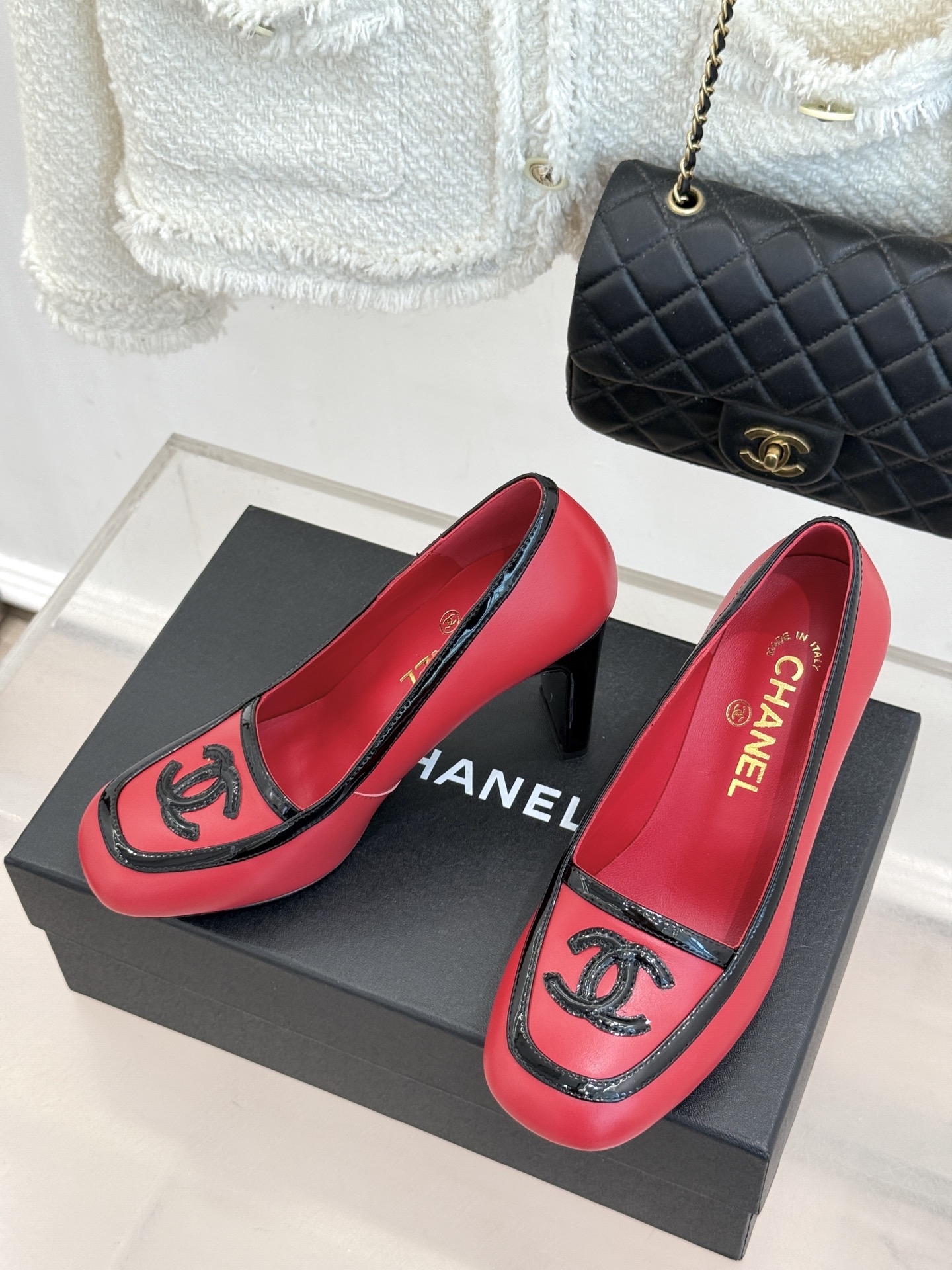 CHANE*|小香26A新品双C 拼色复古方头粗跟高跟鞋 双C徽标尽显精致质感 复古圆头柔化脚型线条 粗跟稳妥好走不累脚 CHANE*|小香26A新品双C 拼色复古方头粗跟高跟鞋 双C徽标尽显精致质感 复古圆头柔化脚型线条 粗跟稳妥好走不累脚