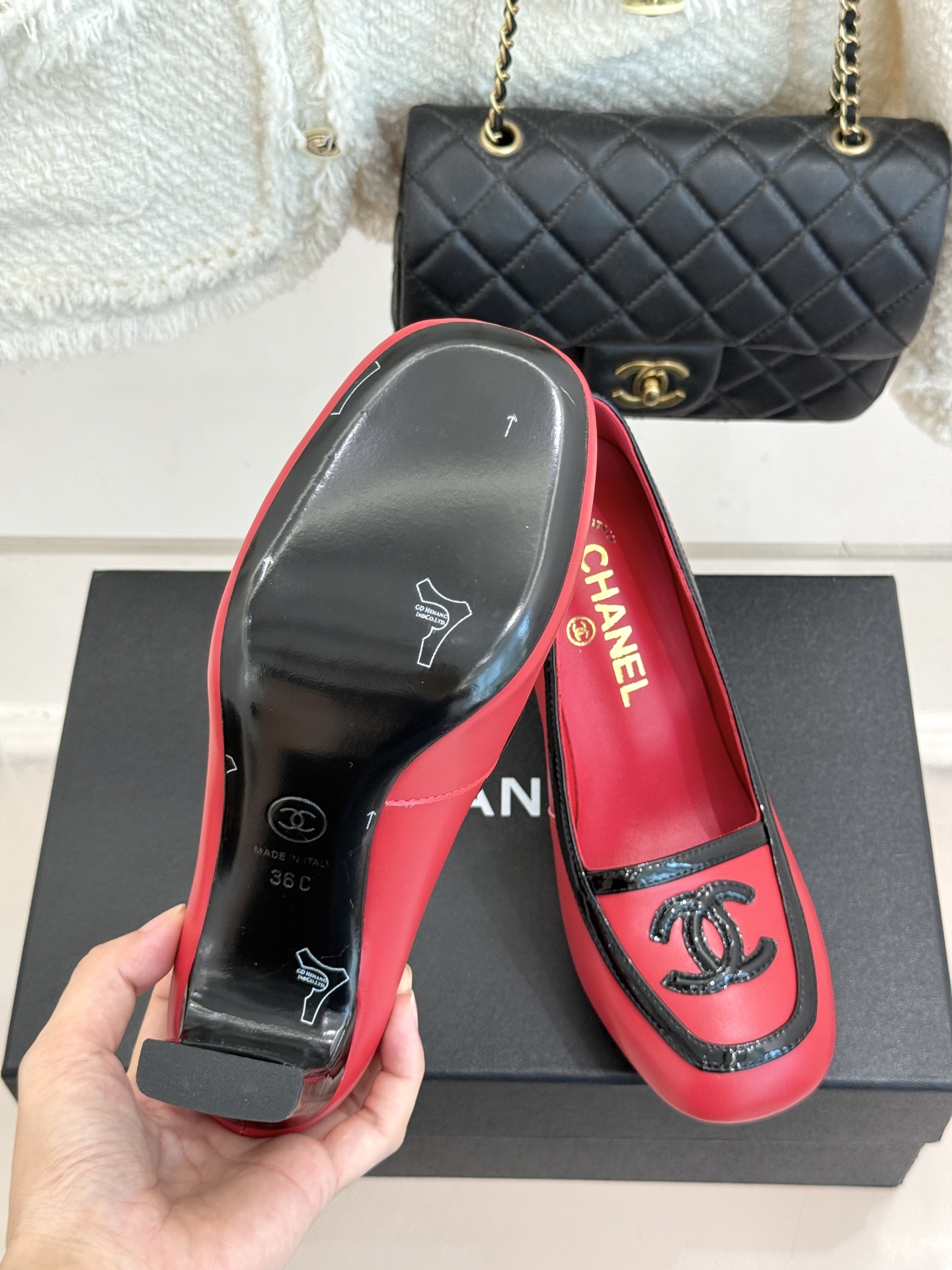 CHANE*|小香26A新品双C 拼色复古方头粗跟高跟鞋 双C徽标尽显精致质感 复古圆头柔化脚型线条 粗跟稳妥好走不累脚 CHANE*|小香26A新品双C 拼色复古方头粗跟高跟鞋 双C徽标尽显精致质感 复古圆头柔化脚型线条 粗跟稳妥好走不累脚