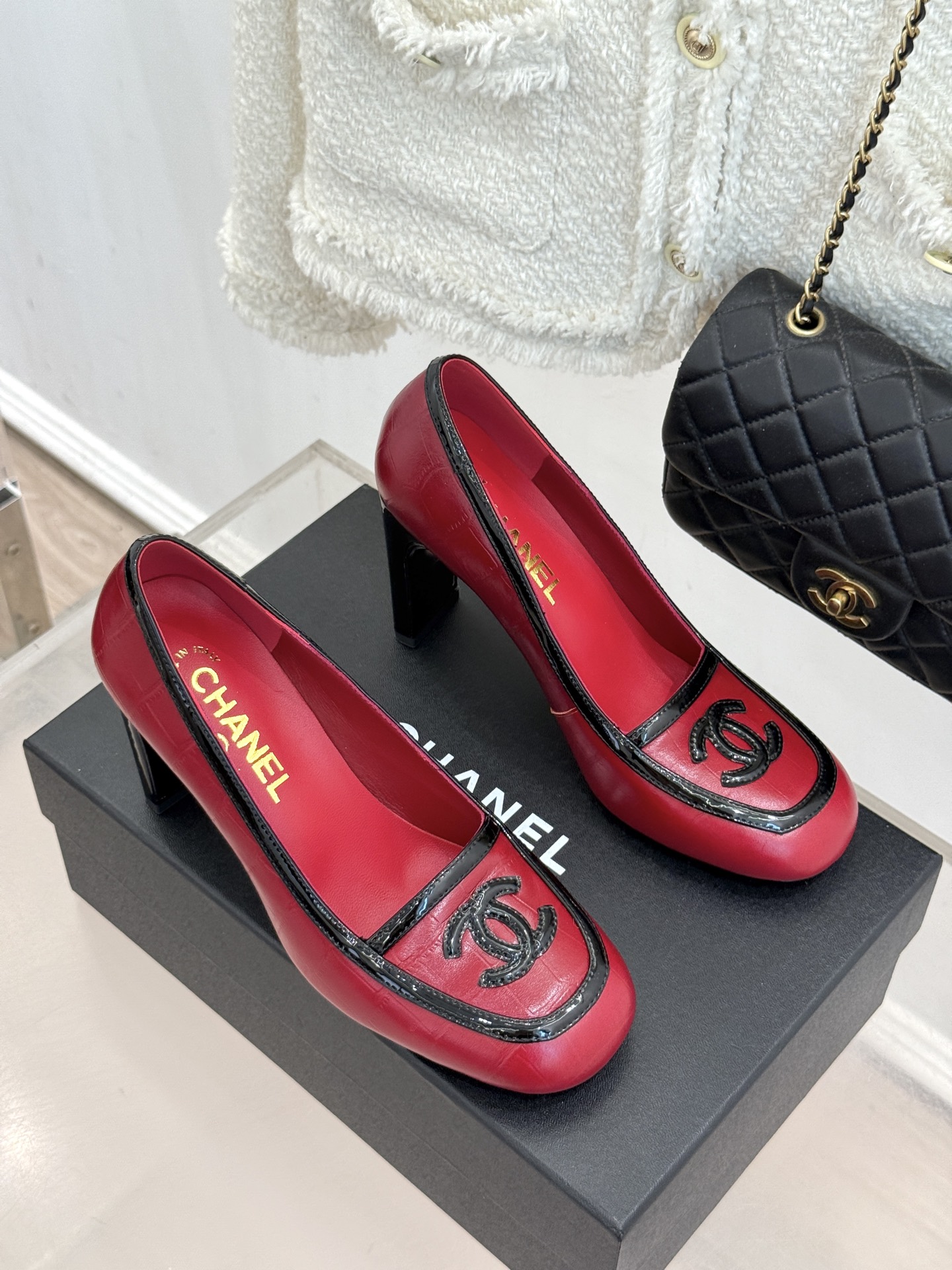 CHANE*|小香26A新品双C 拼色复古方头粗跟高跟鞋 双C徽标尽显精致质感 复古圆头柔化脚型线条 粗跟稳妥好走不累脚 CHANE*|小香26A新品双C 拼色复古方头粗跟高跟鞋 双C徽标尽显精致质感 复古圆头柔化脚型线条 粗跟稳妥好走不累脚