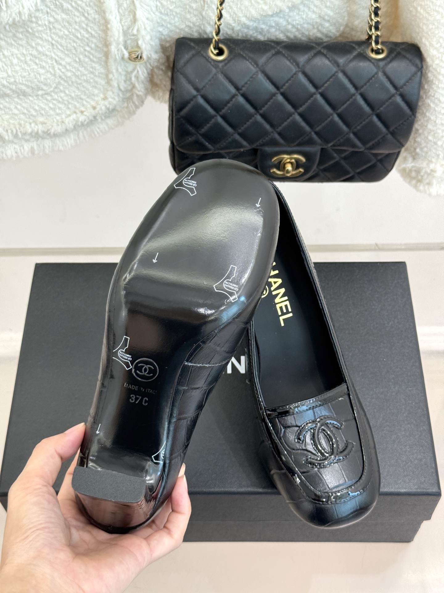 CHANE*|小香26A新品双C 拼色复古方头粗跟高跟鞋 双C徽标尽显精致质感 复古圆头柔化脚型线条 粗跟稳妥好走不累脚 CHANE*|小香26A新品双C 拼色复古方头粗跟高跟鞋 双C徽标尽显精致质感 复古圆头柔化脚型线条 粗跟稳妥好走不累脚